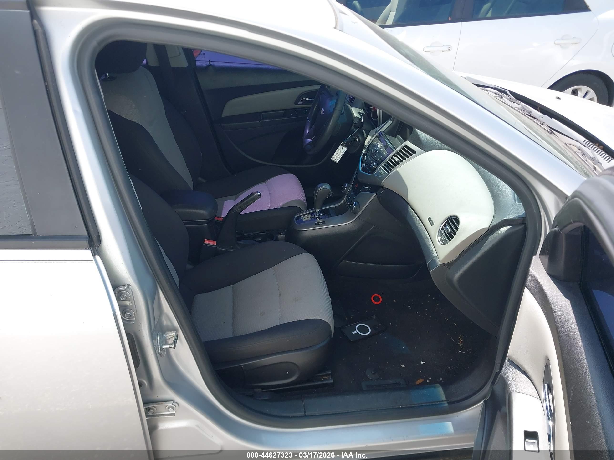CHEVROLET CRUZE image 5