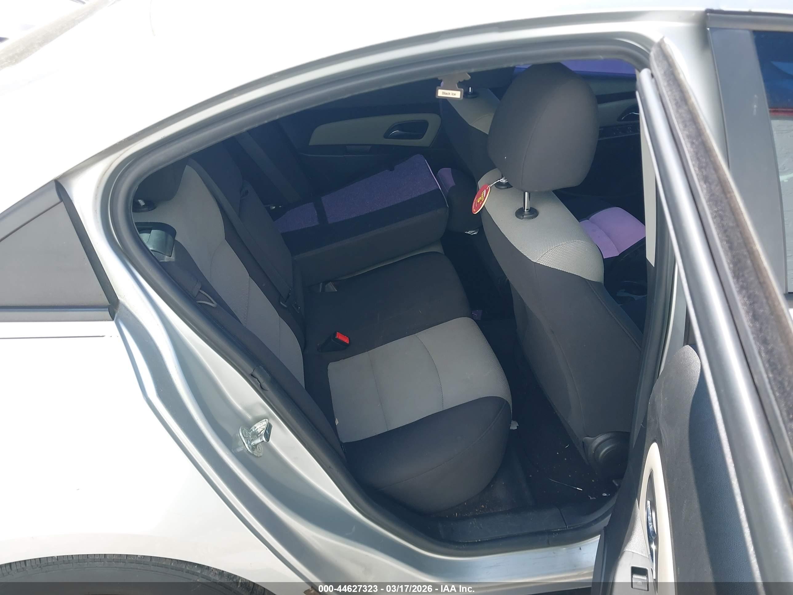 CHEVROLET CRUZE image 8