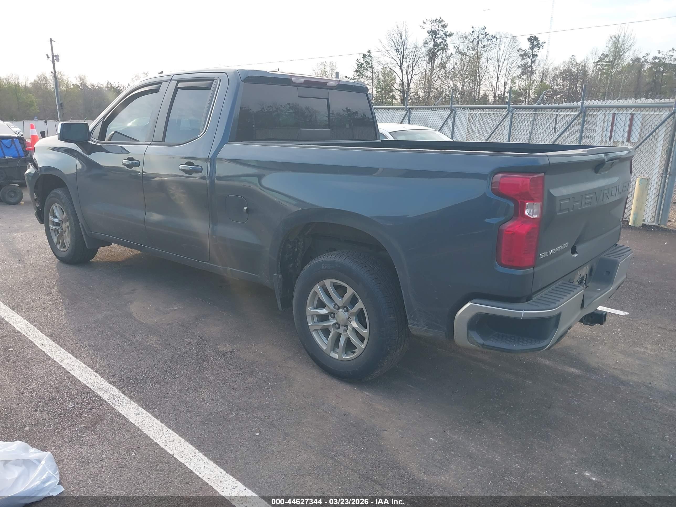 CHEVROLET SILVERADO image 3