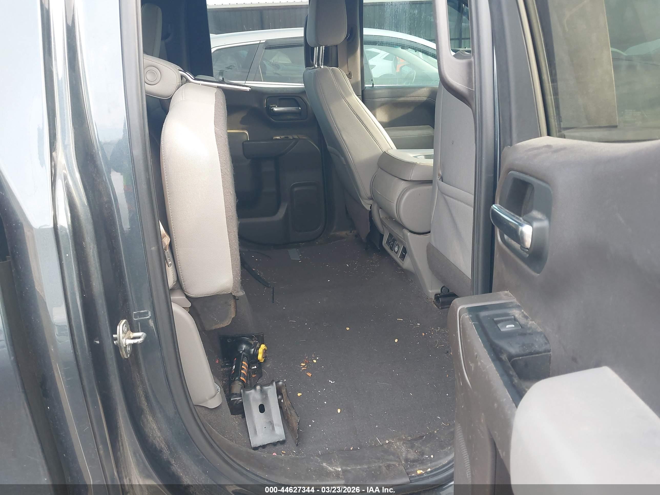 CHEVROLET SILVERADO image 8