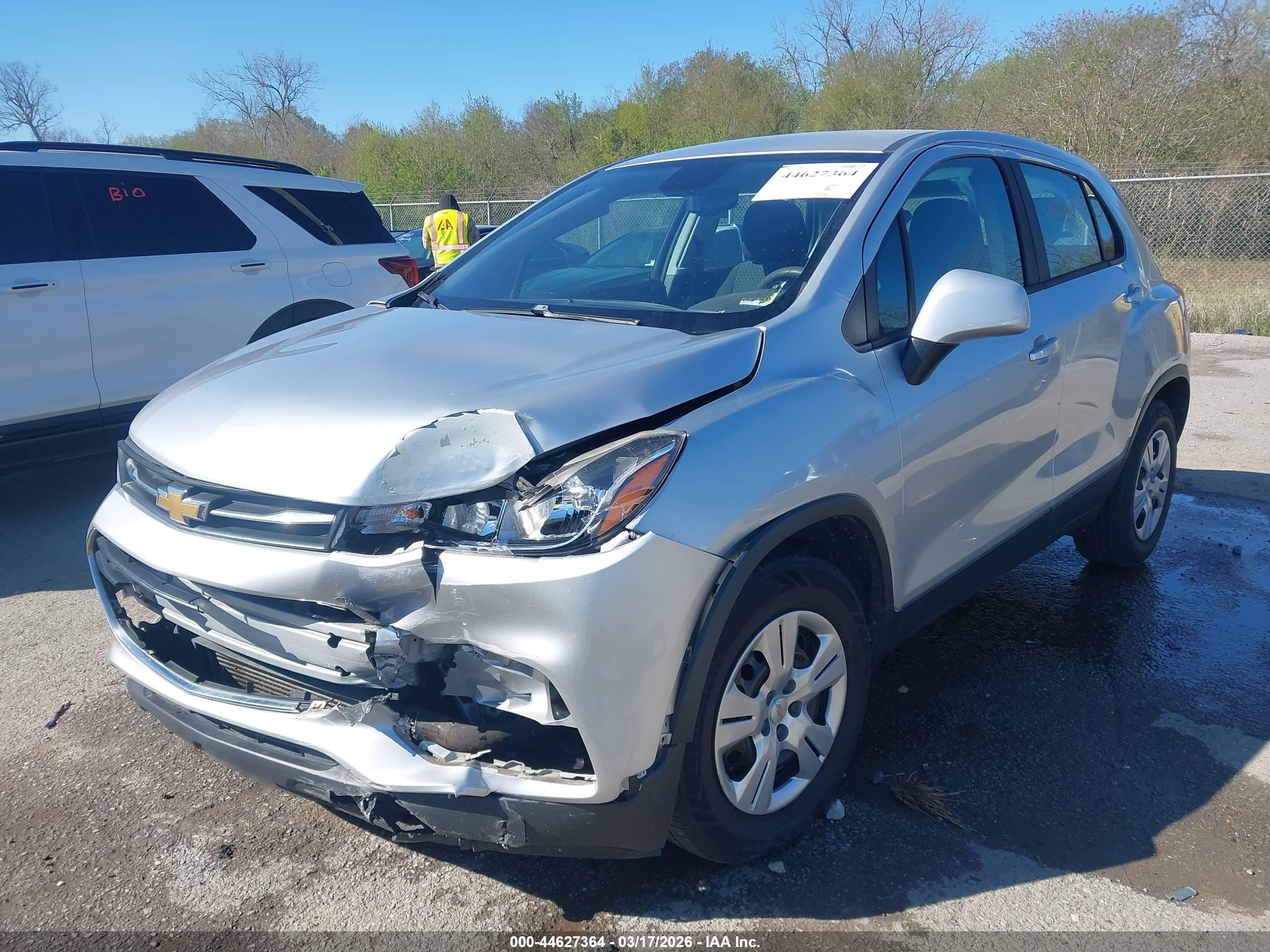CHEVROLET TRAX image 2