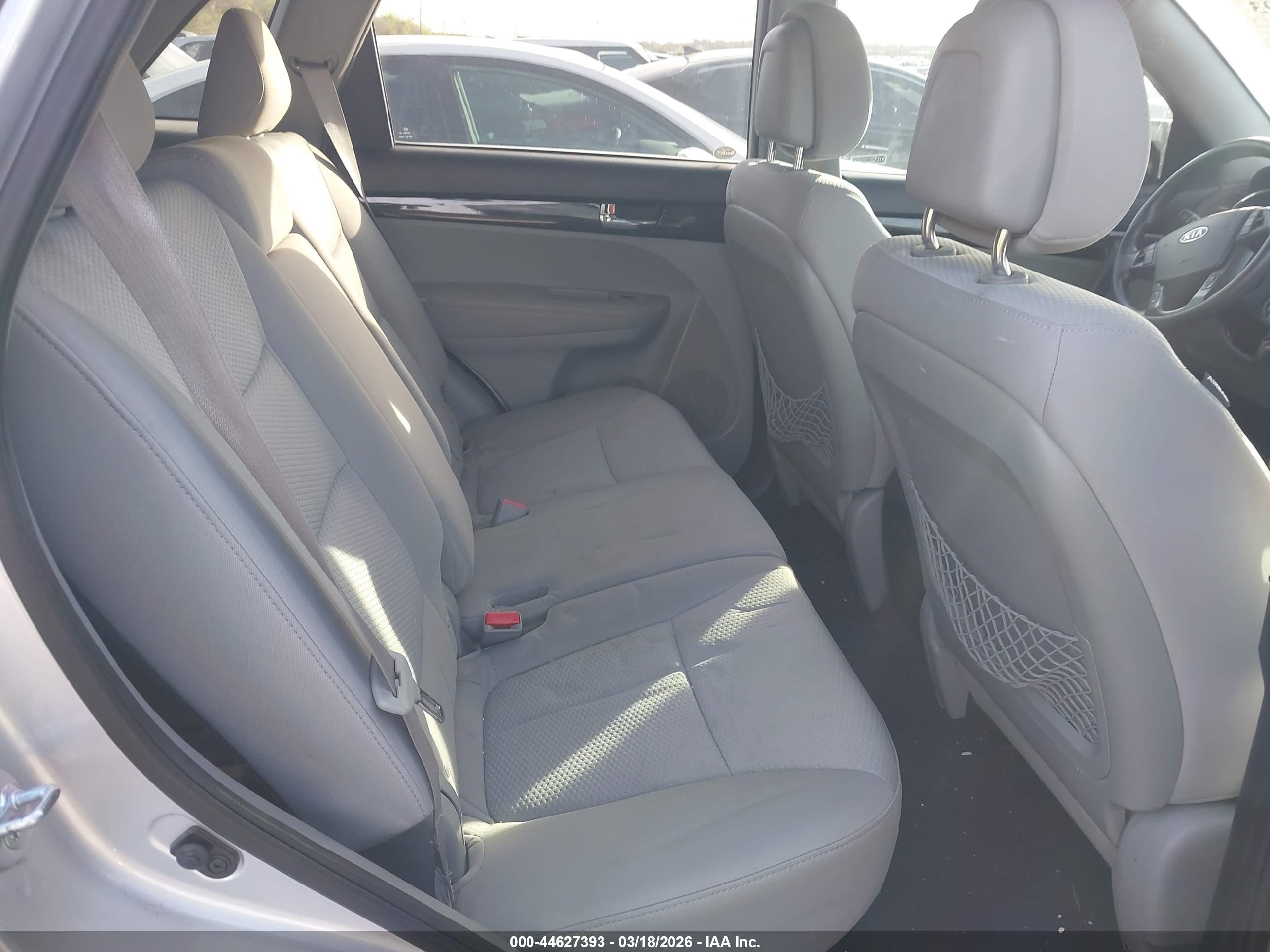 KIA SORENTO image 8