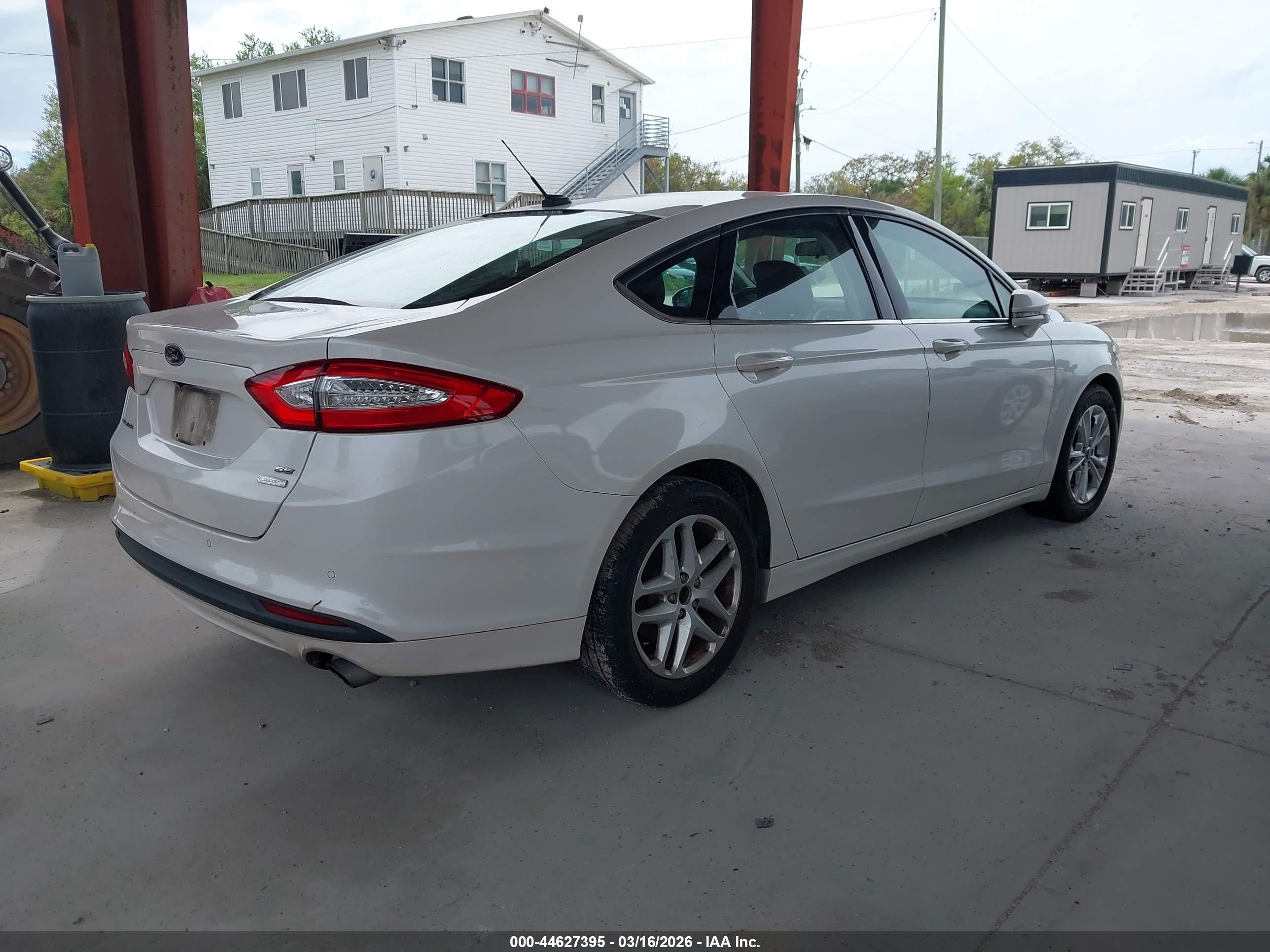 FORD FUSION image 4