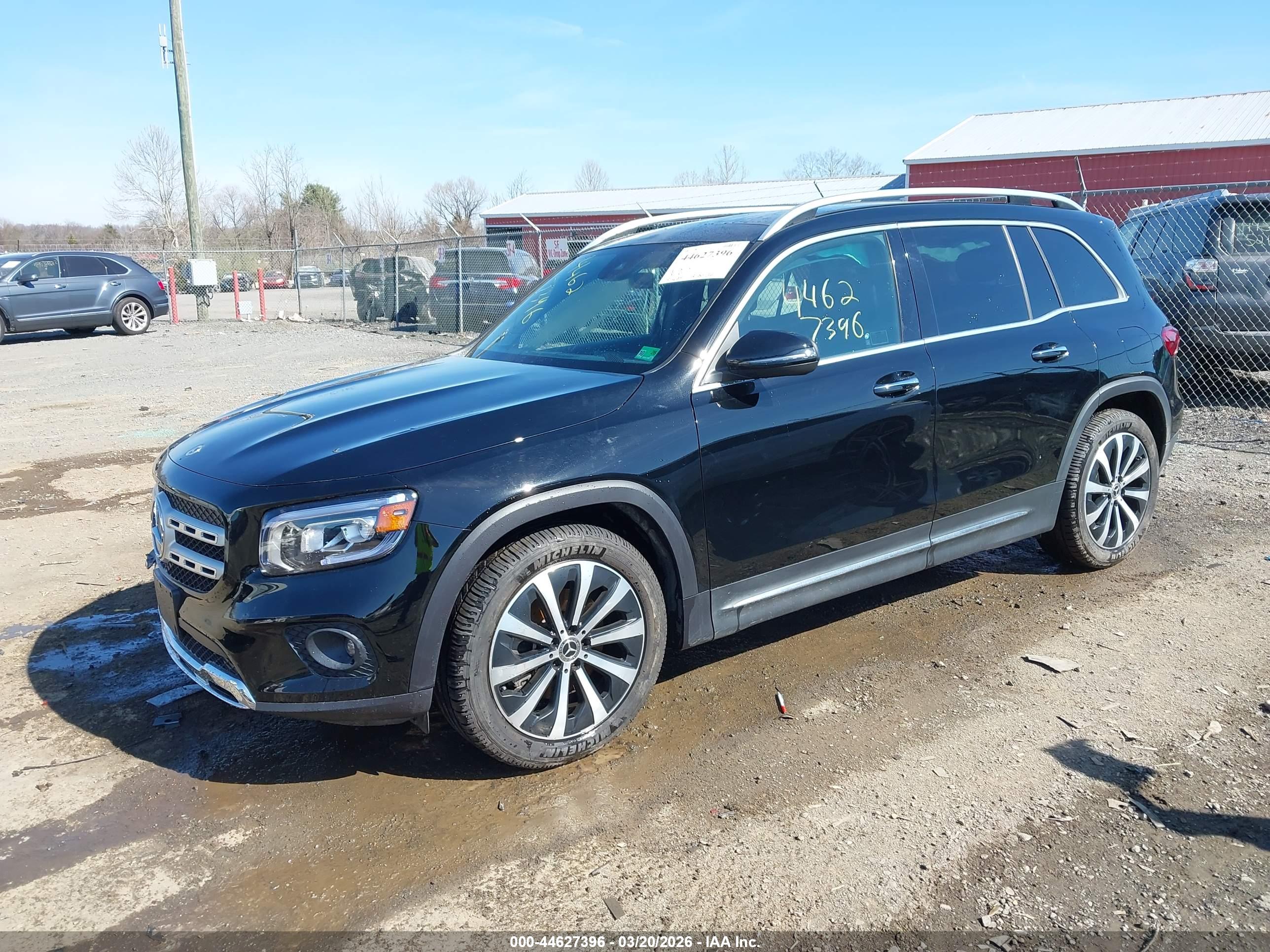 MERCEDES-BENZ GLB image 2