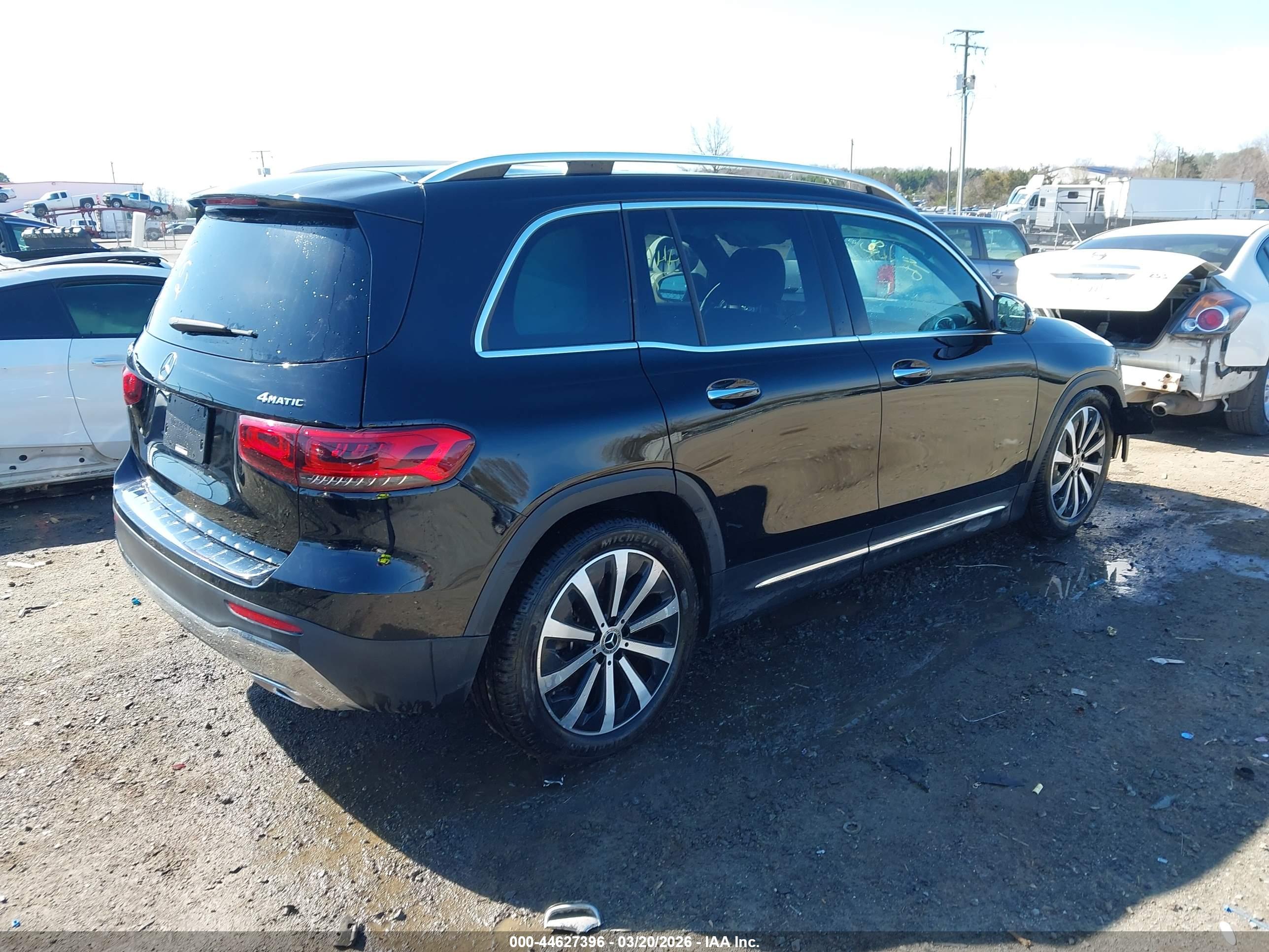 MERCEDES-BENZ GLB image 4