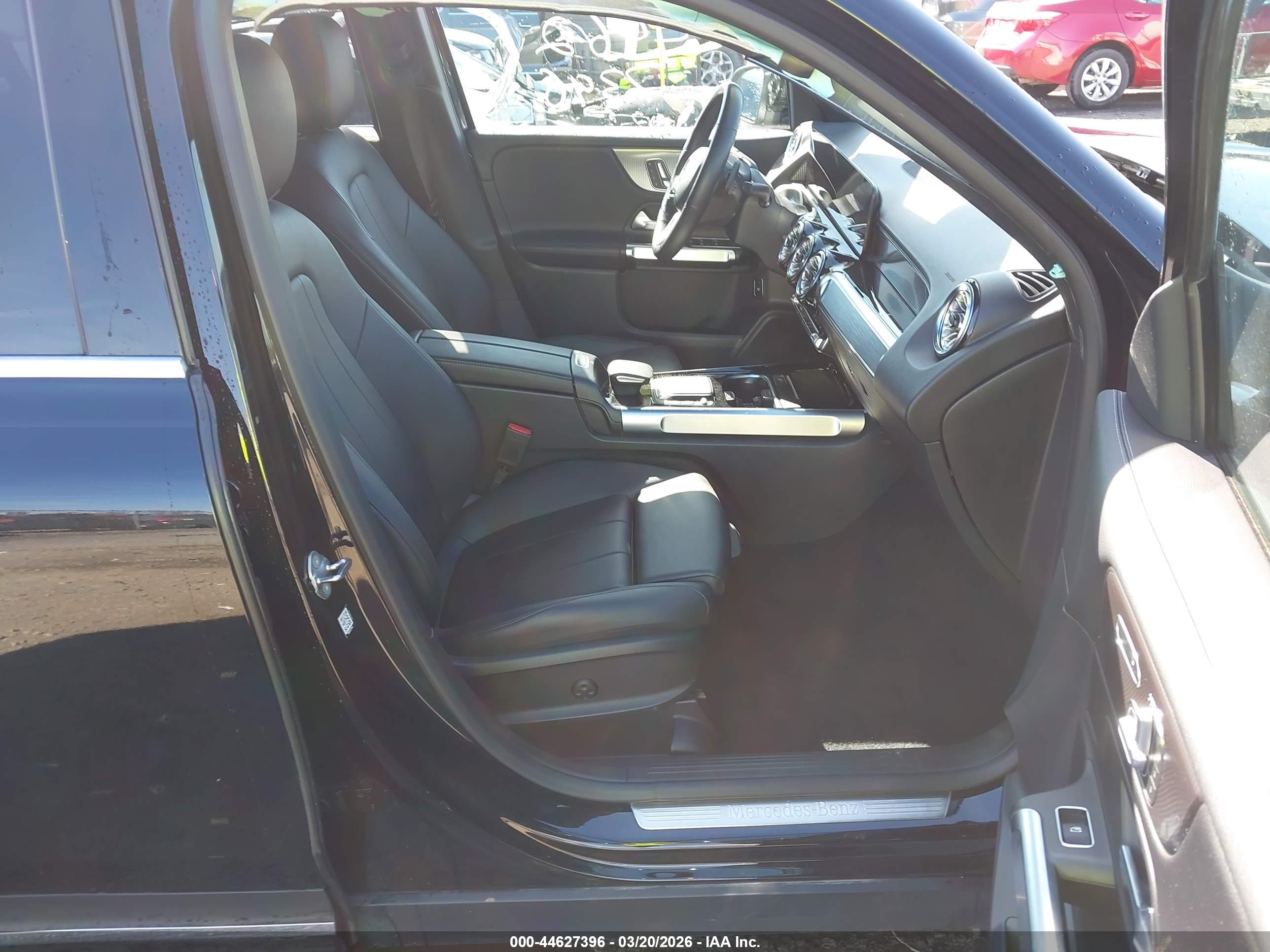 MERCEDES-BENZ GLB image 5