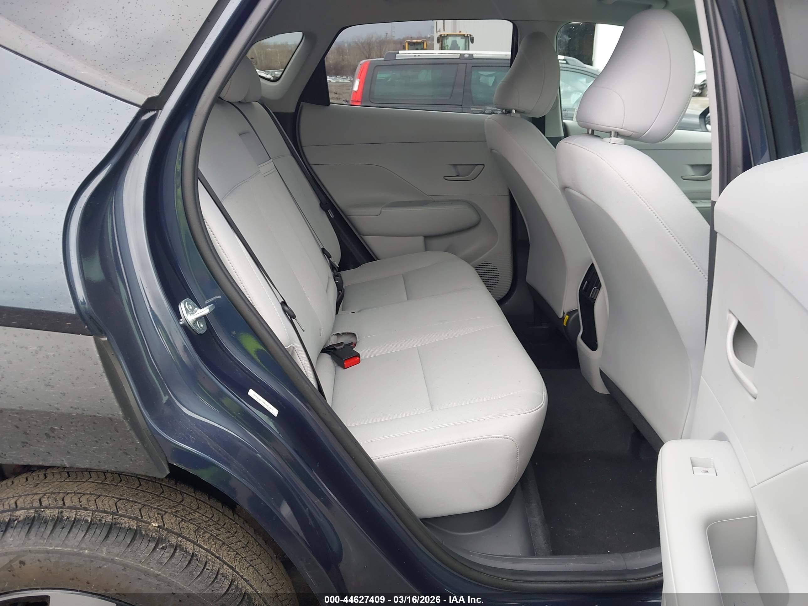 HYUNDAI KONA image 8