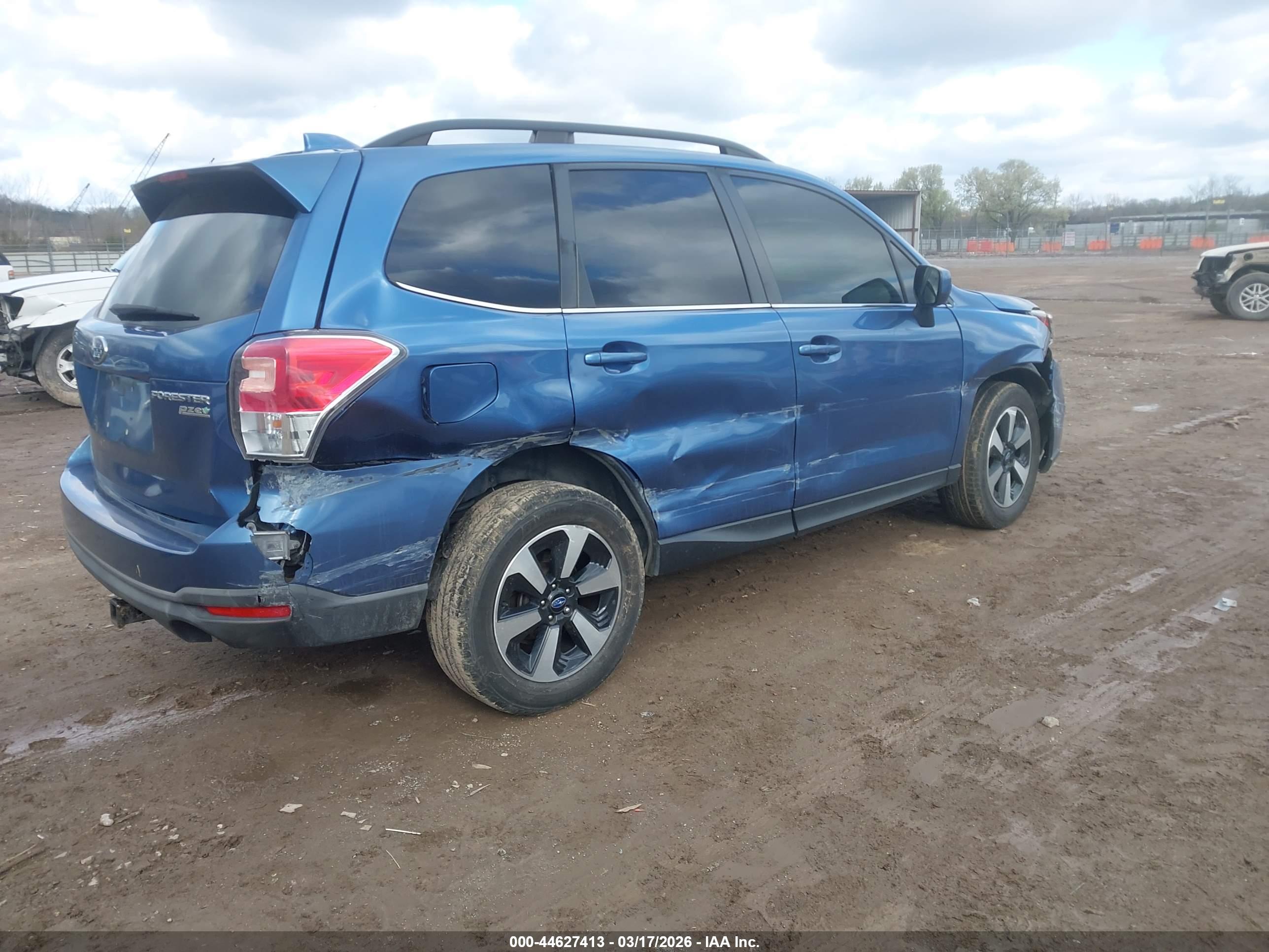 SUBARU FORESTER image 4