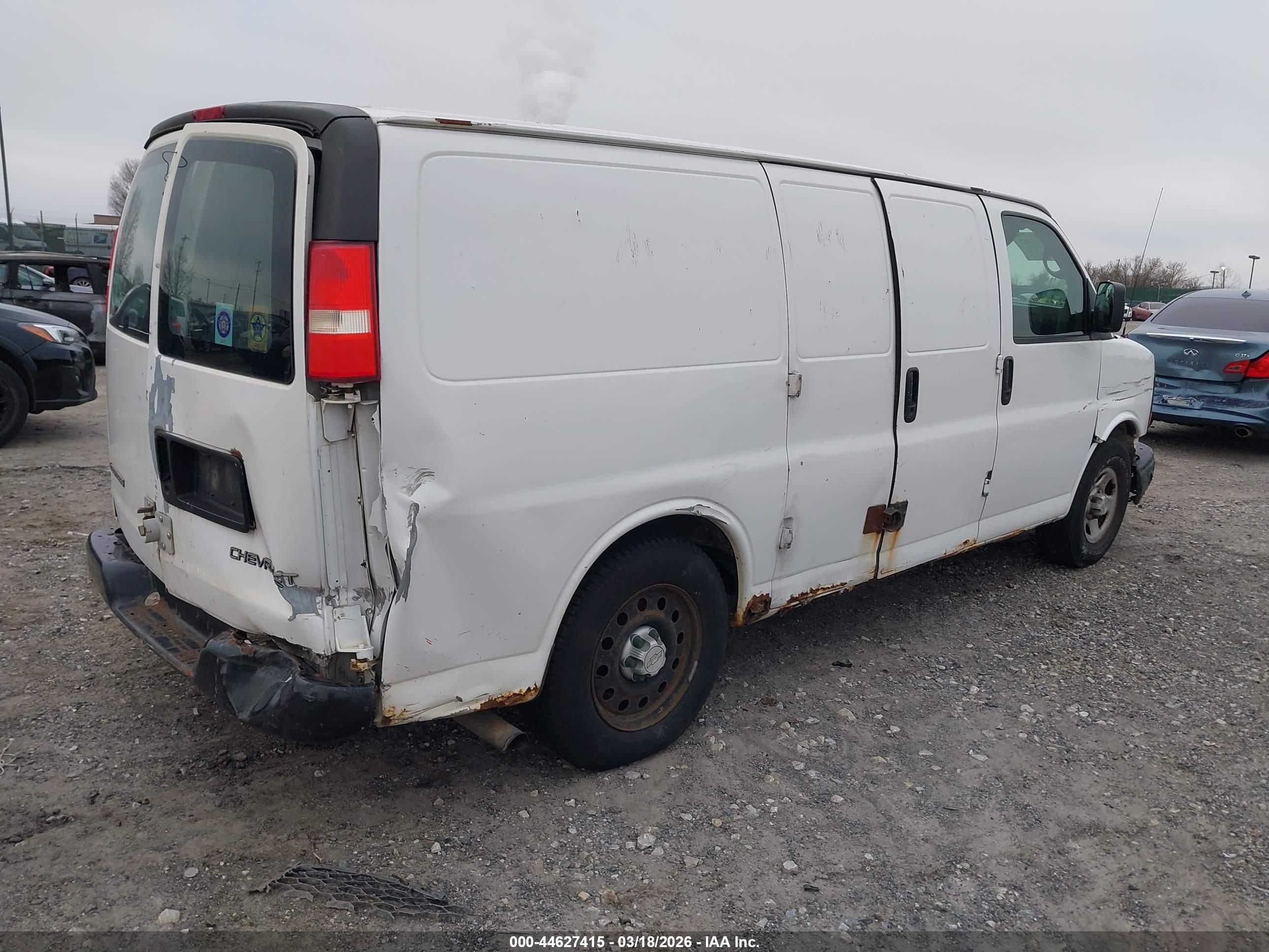 CHEVROLET EXPRESS image 4
