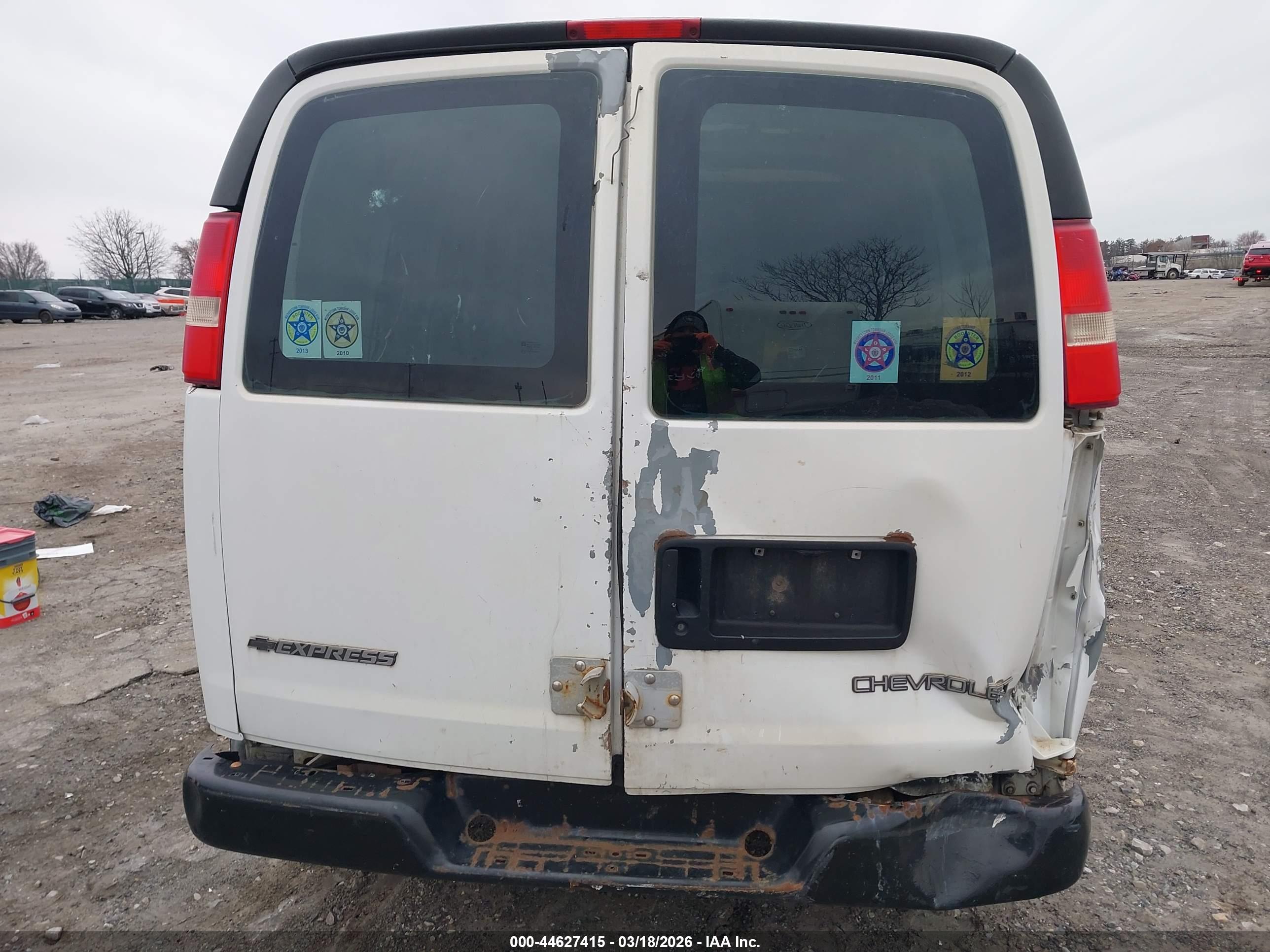 CHEVROLET EXPRESS image 6