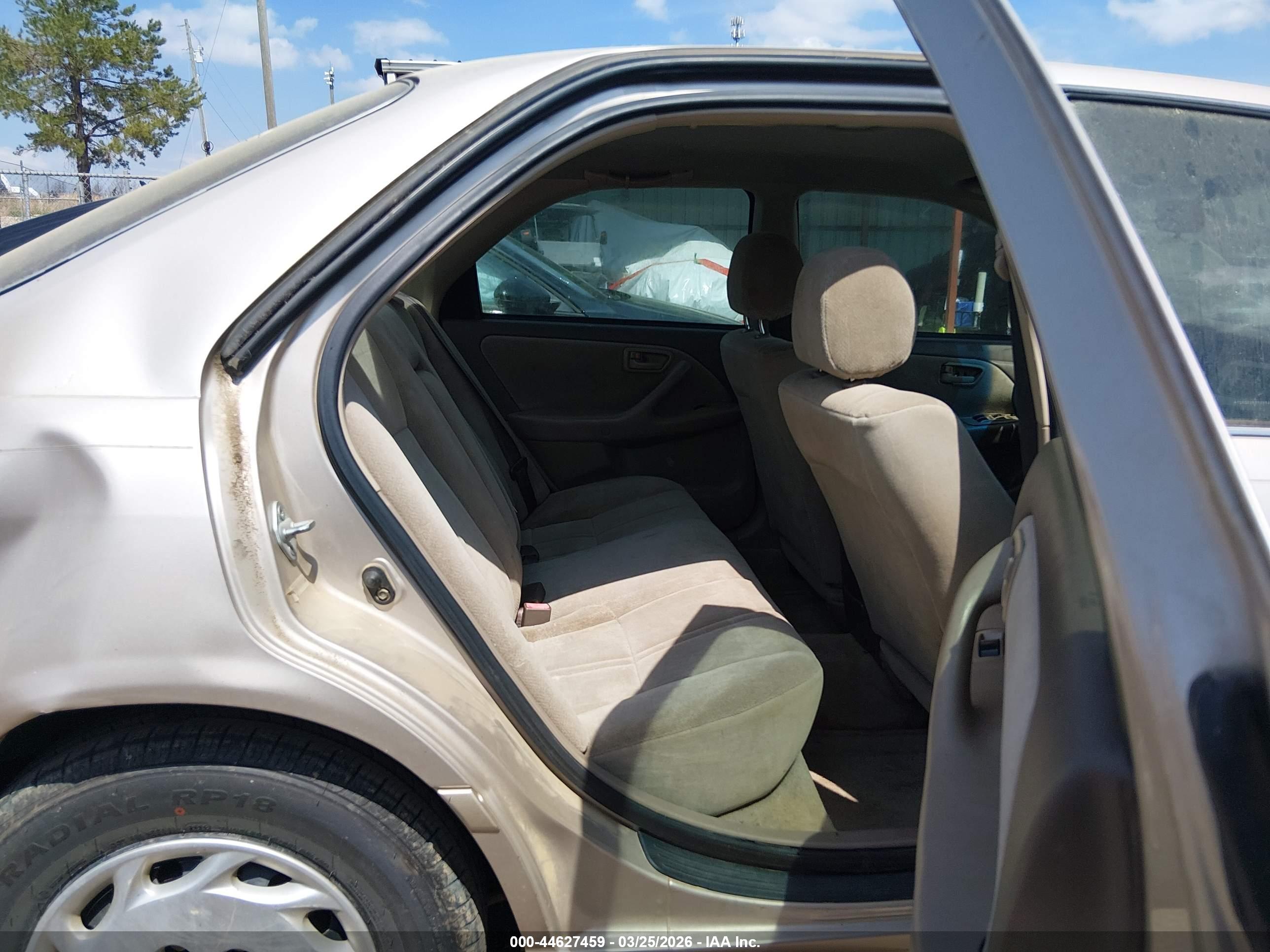 TOYOTA CAMRY image 8