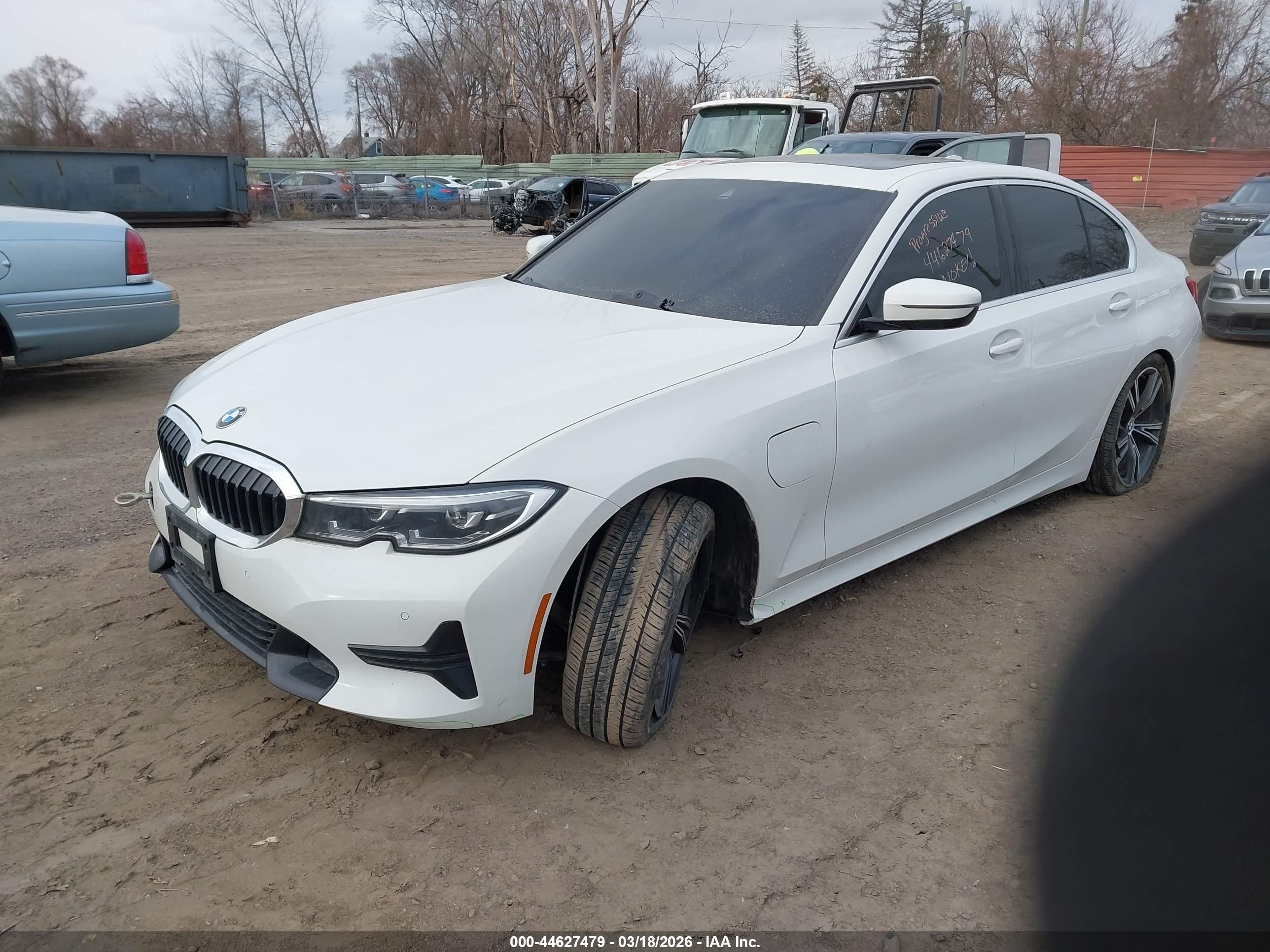BMW 330E image 2