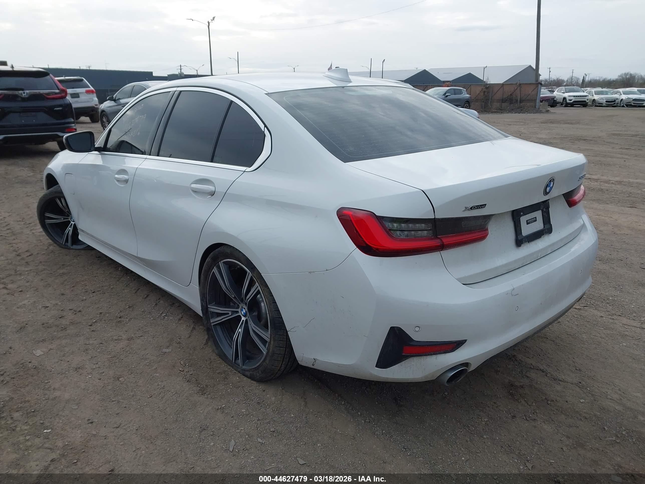 BMW 330E image 3