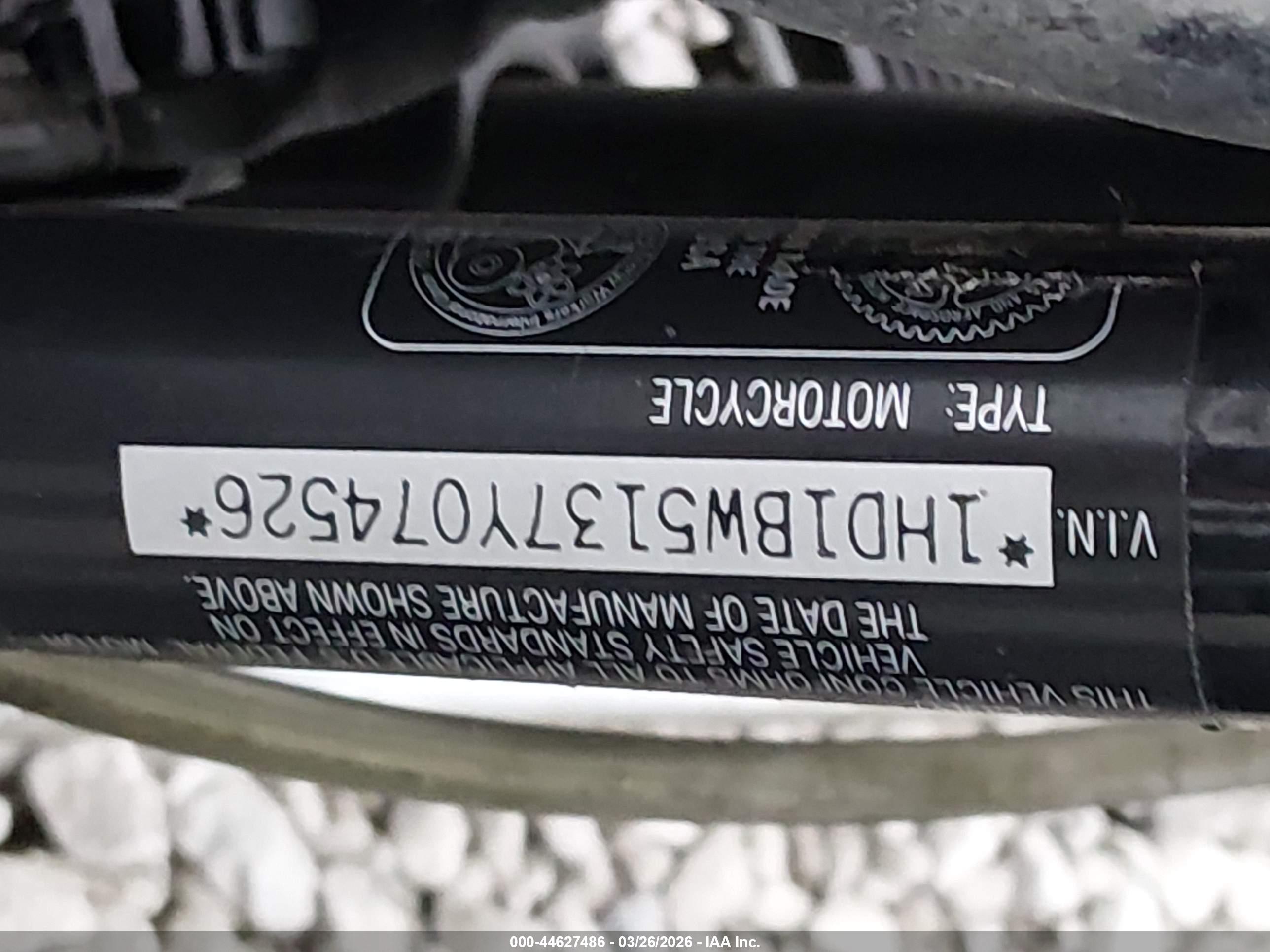 HARLEY-DAVIDSON FLSTC image 10