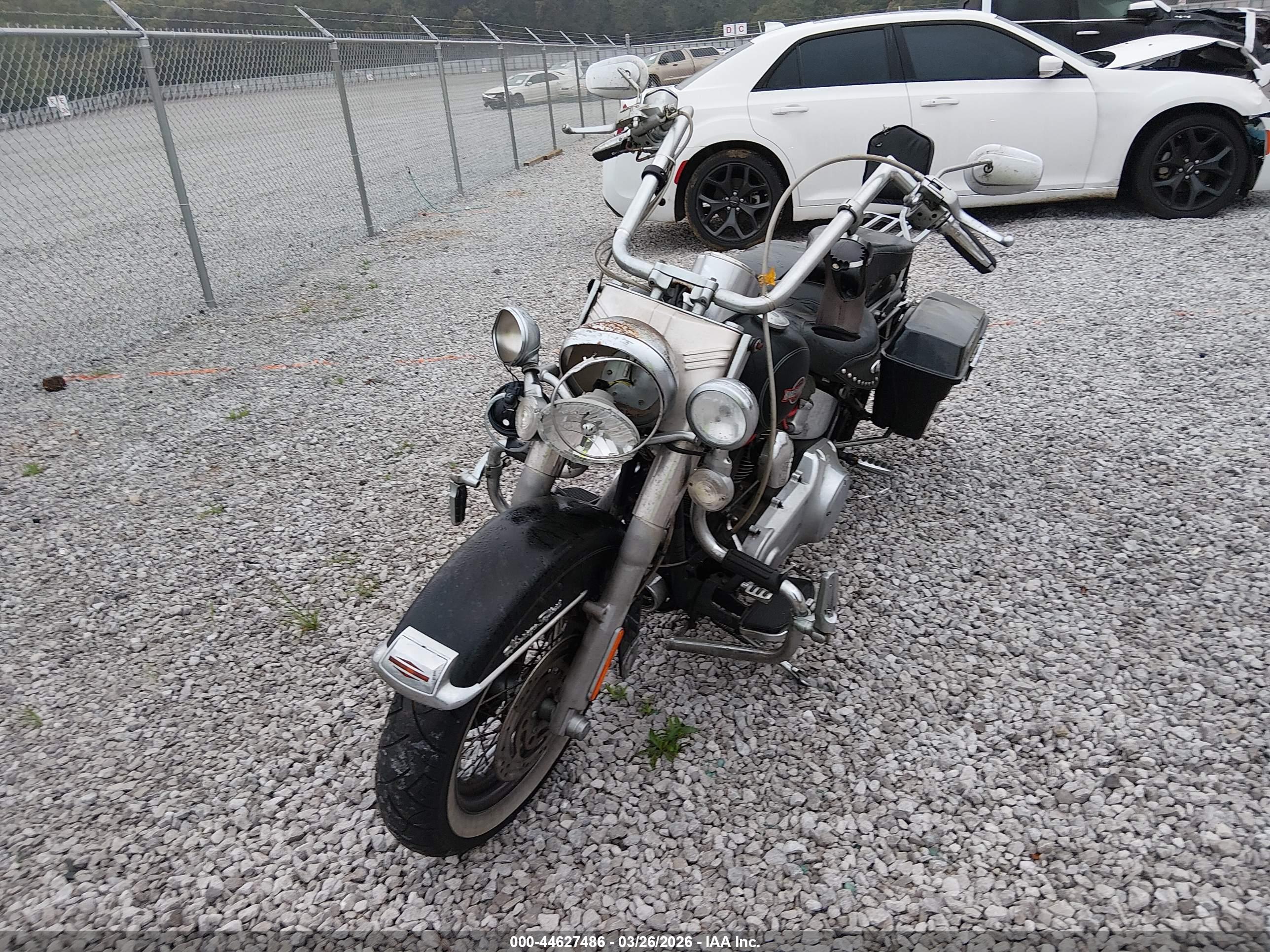 HARLEY-DAVIDSON FLSTC image 2