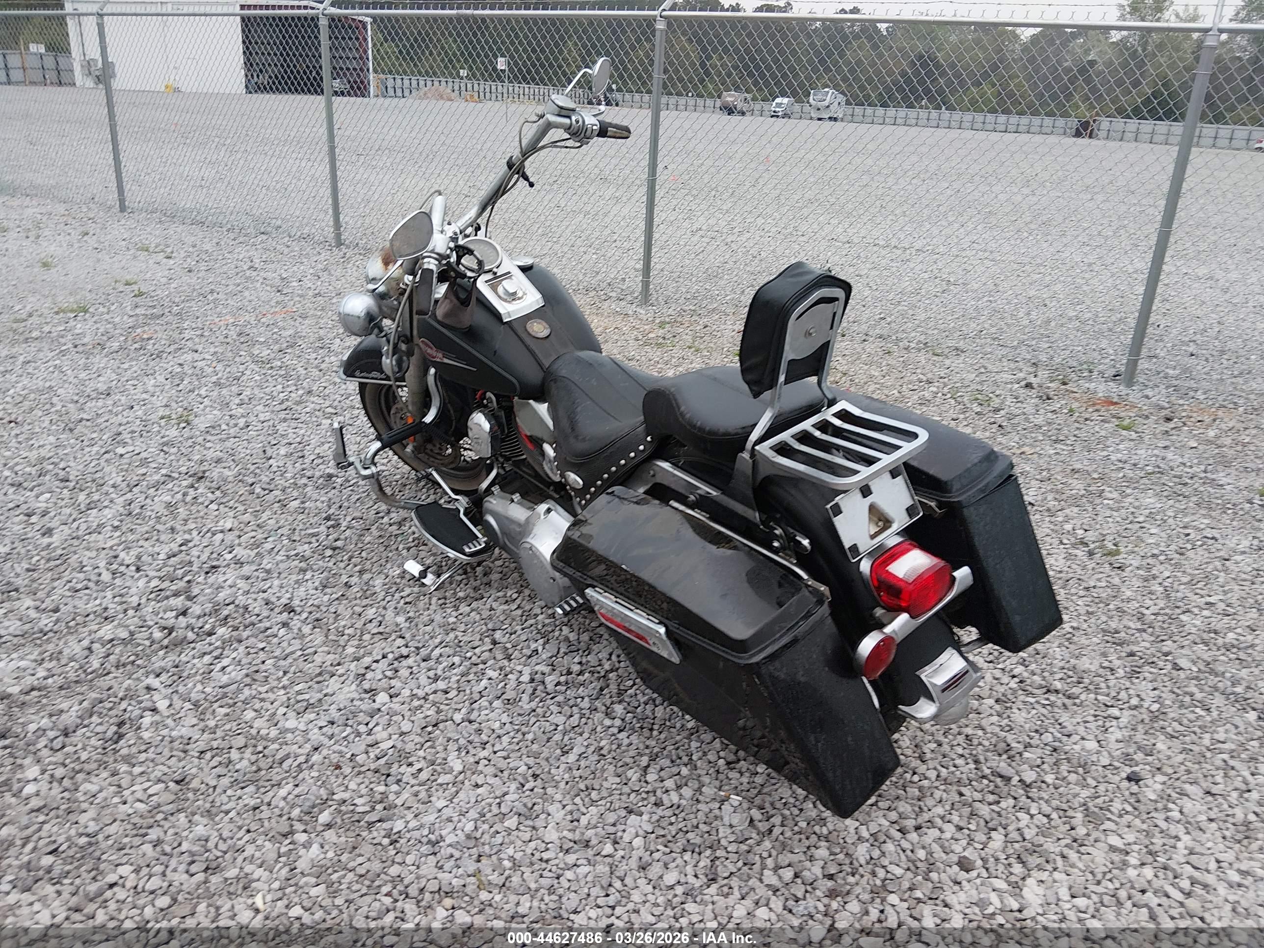 HARLEY-DAVIDSON FLSTC image 3