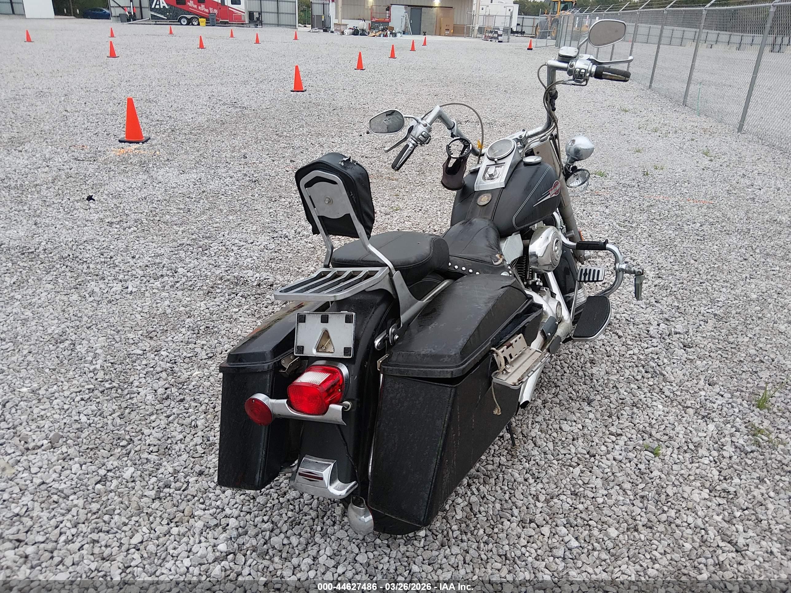 HARLEY-DAVIDSON FLSTC image 4