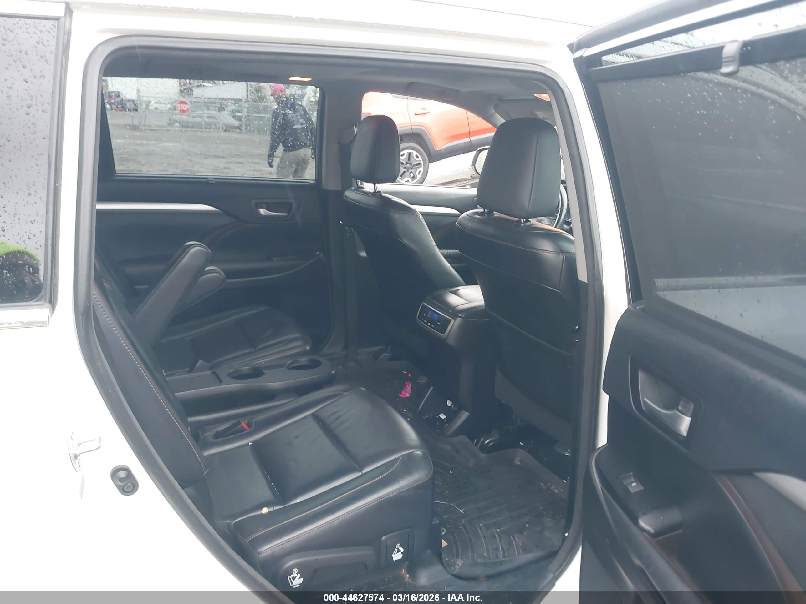 TOYOTA HIGHLANDER image 8