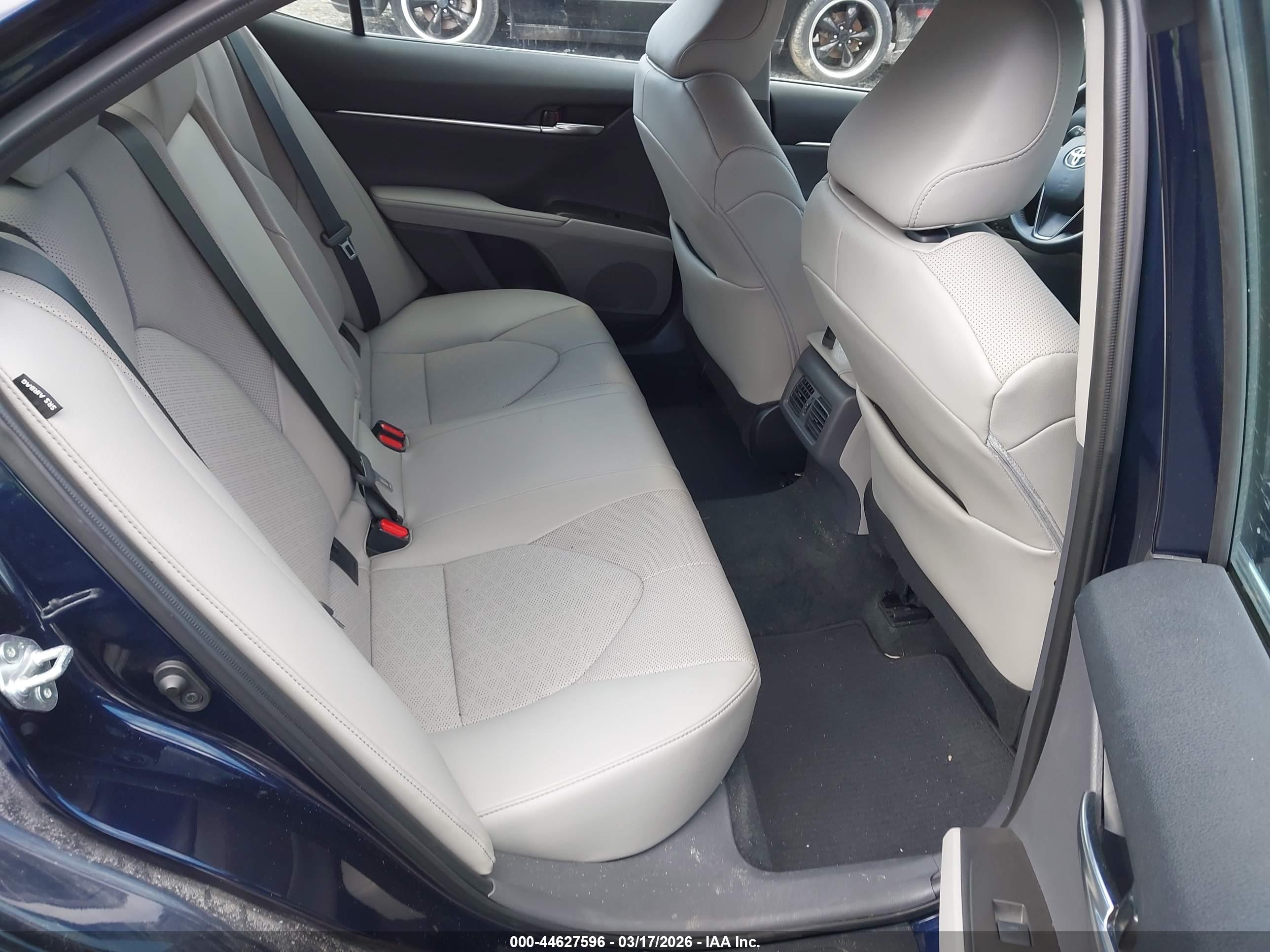 TOYOTA CAMRY image 8