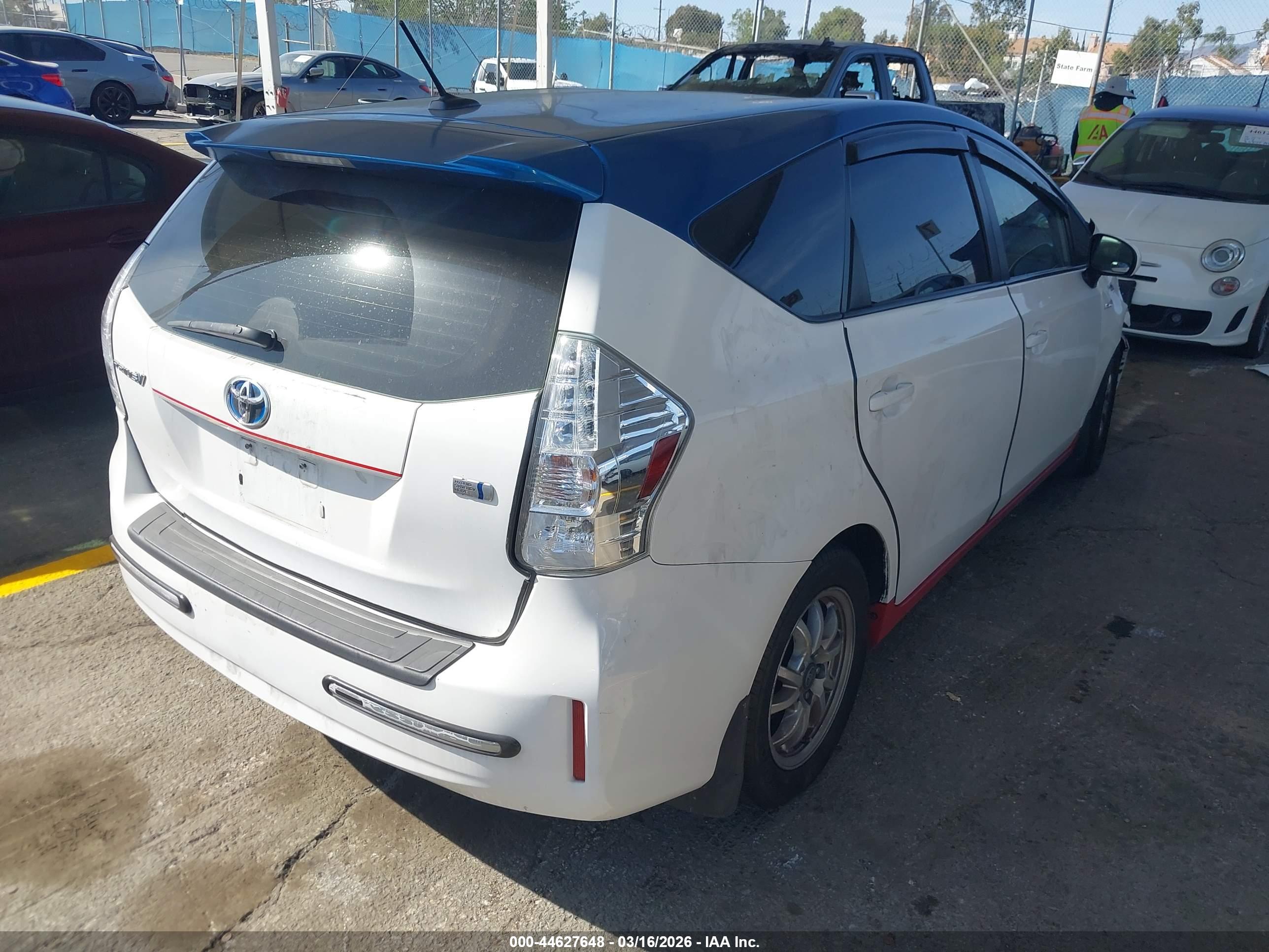 TOYOTA PRIUS image 4