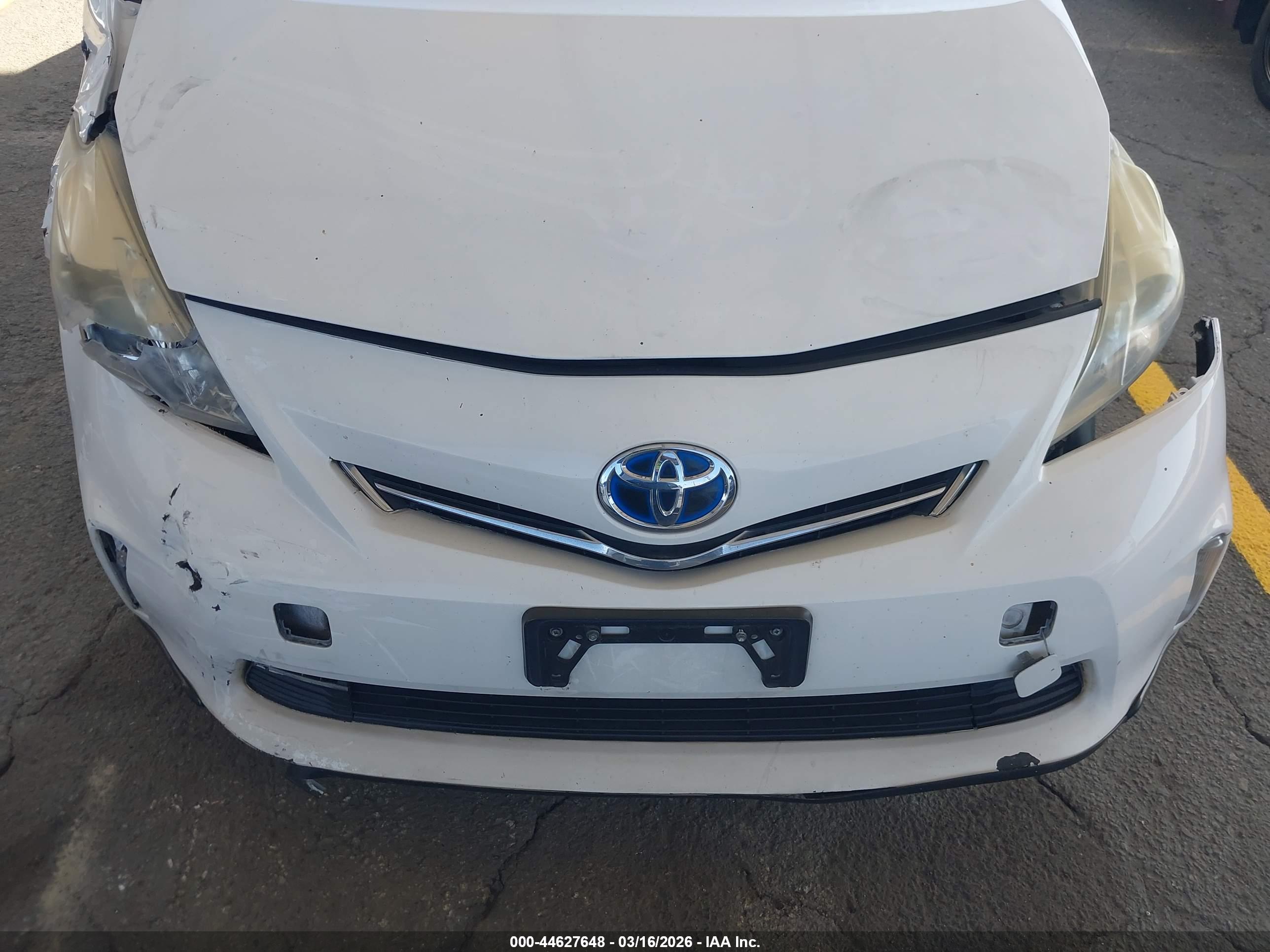 TOYOTA PRIUS image 6
