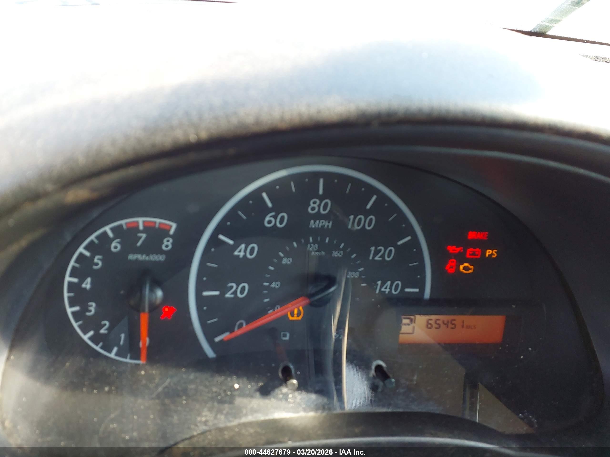 NISSAN VERSA image 7