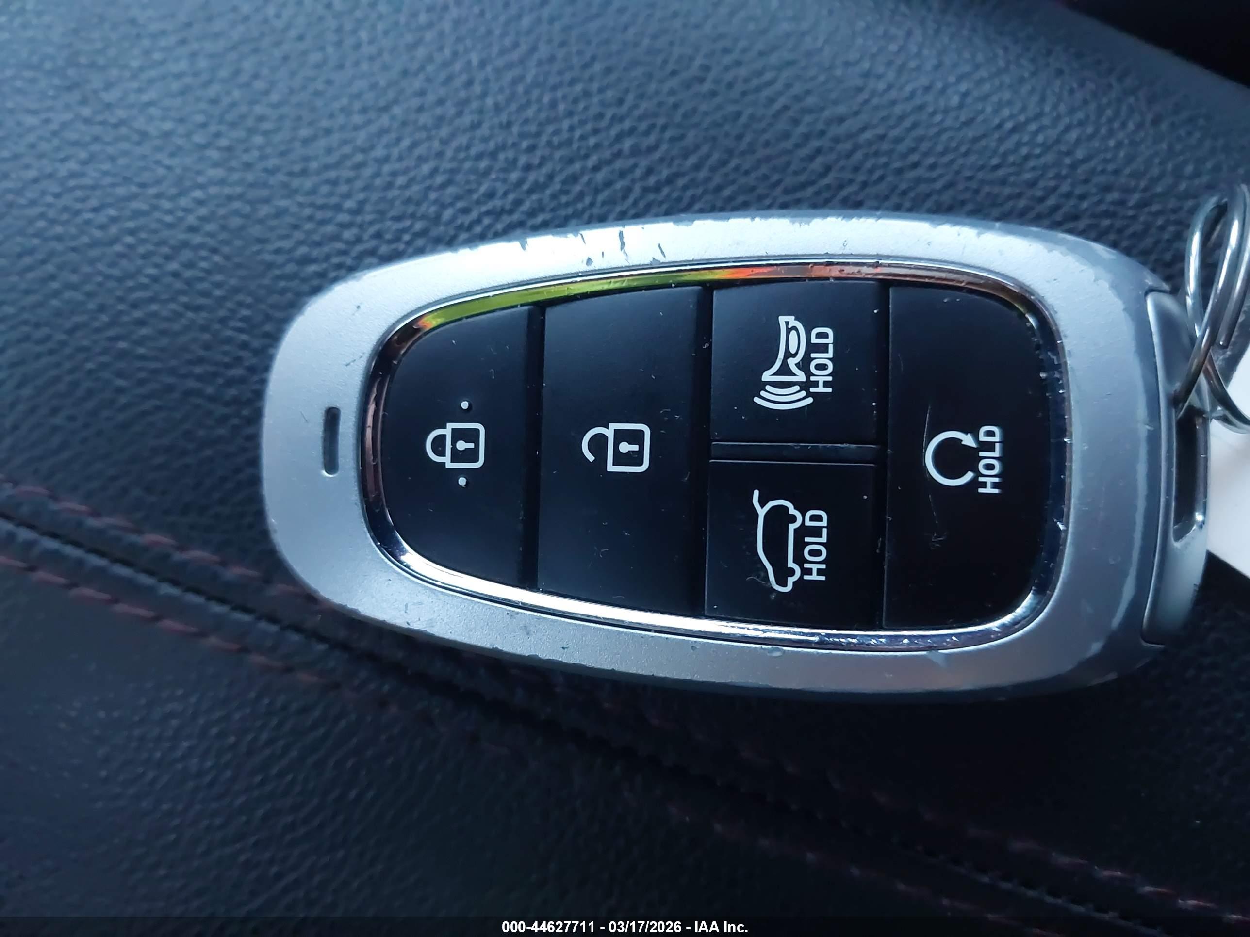 HYUNDAI TUCSON image 11