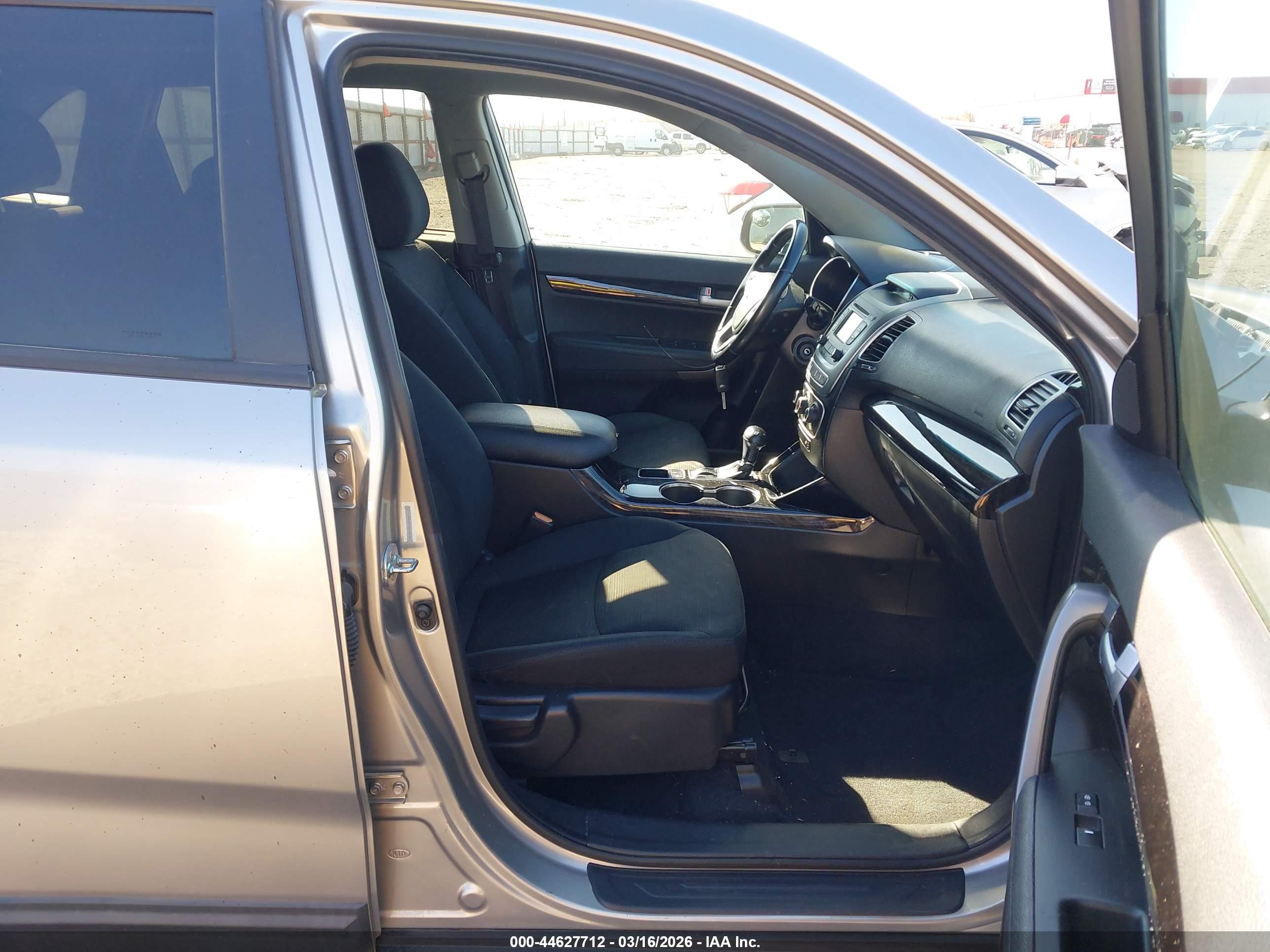 KIA SORENTO image 5
