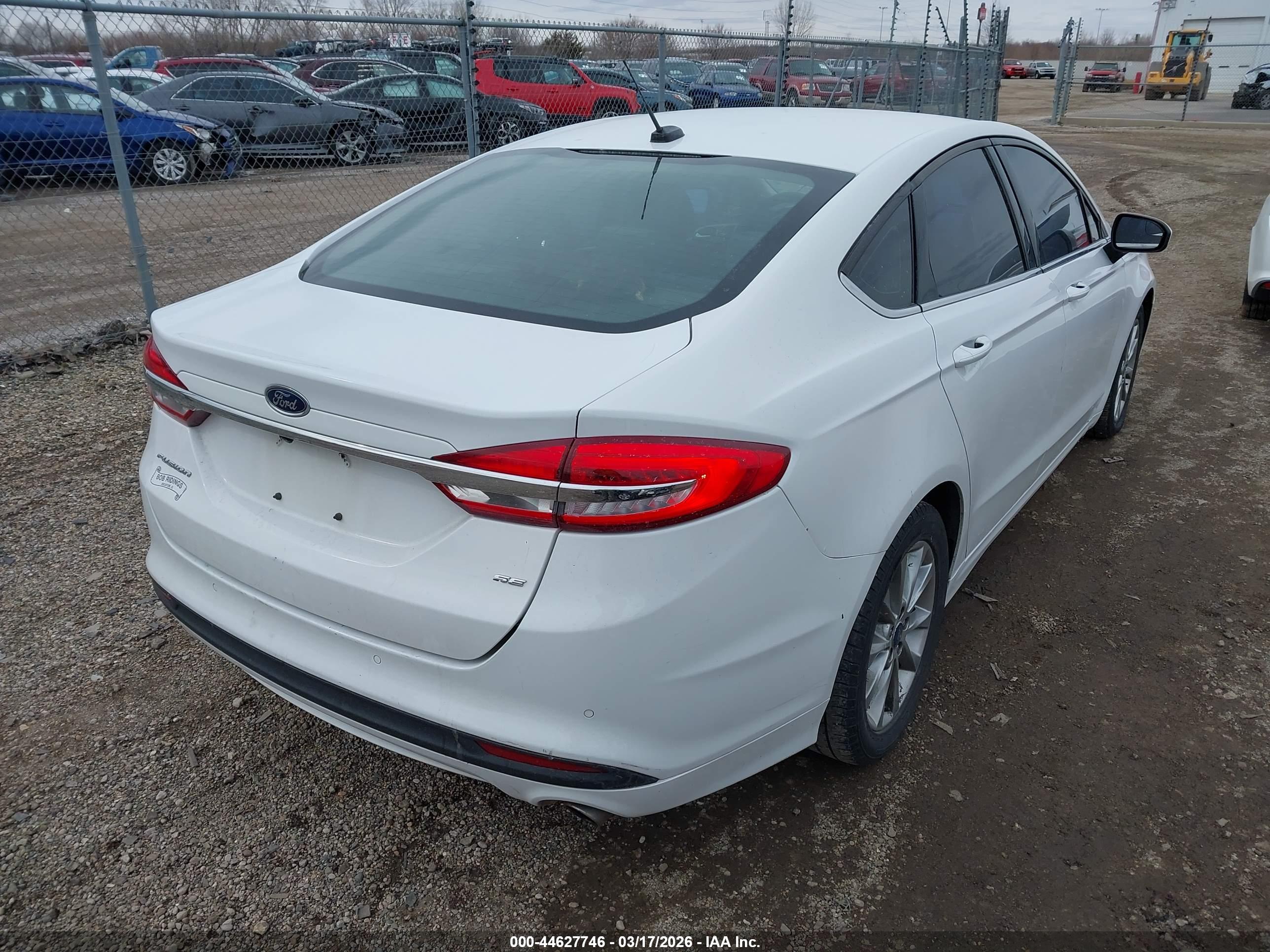 FORD FUSION image 4
