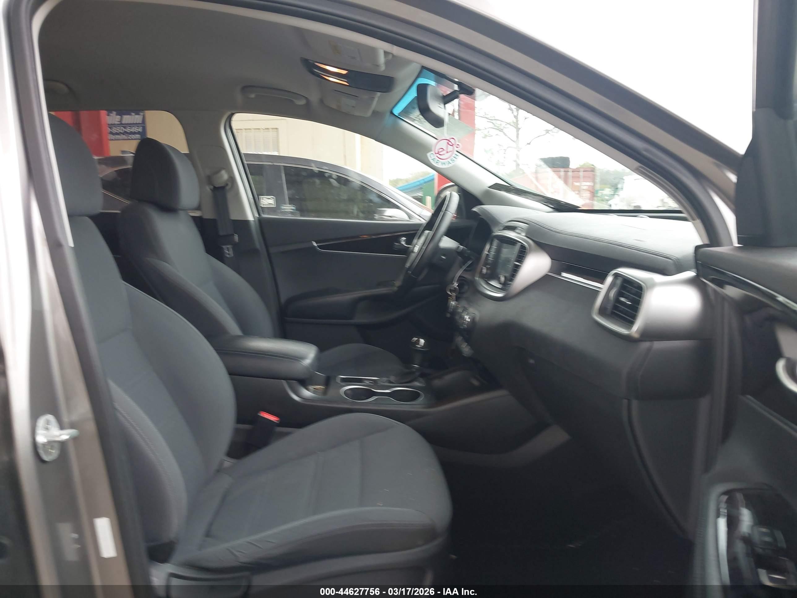 KIA SORENTO image 5