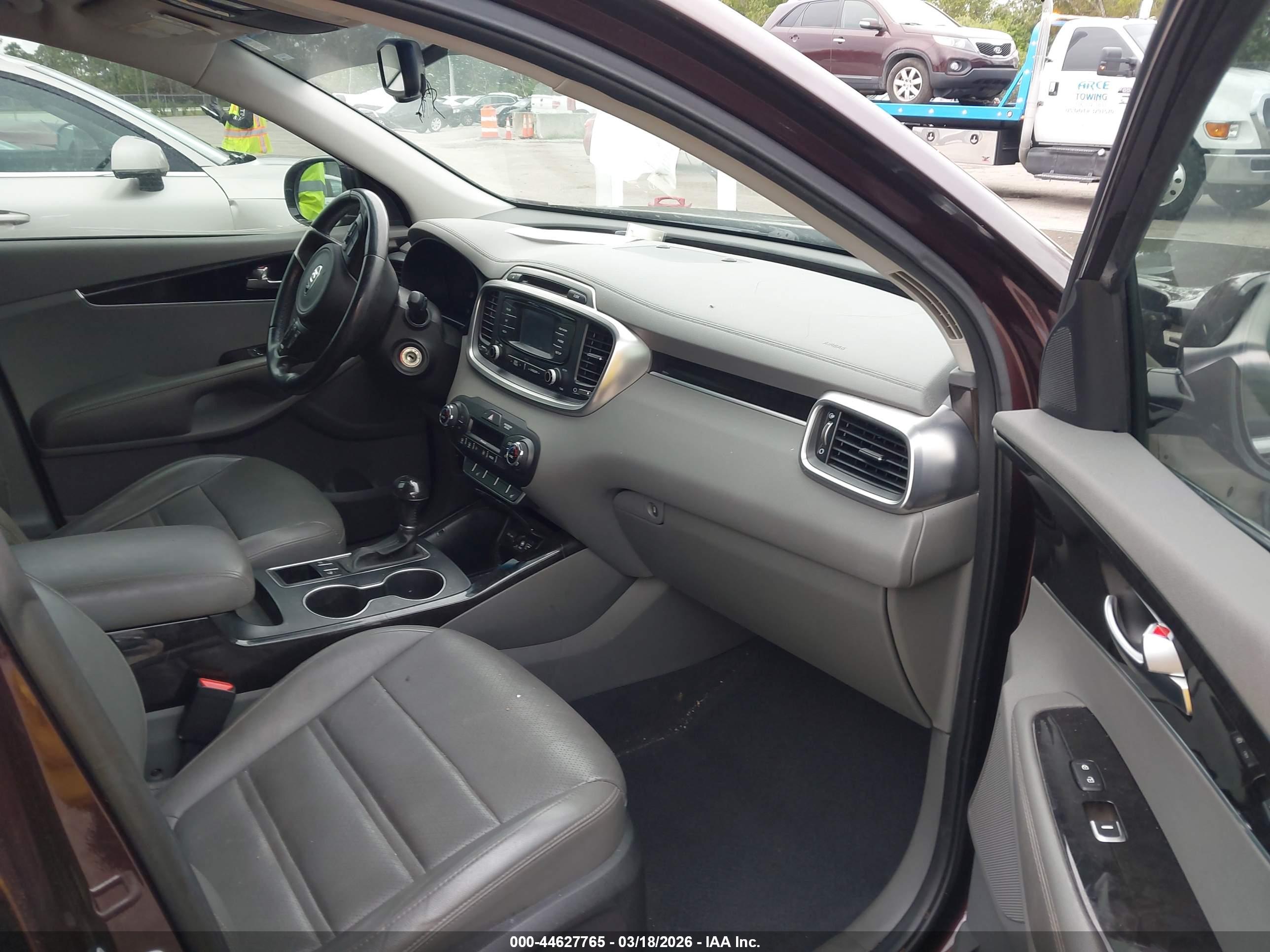 KIA SORENTO image 5