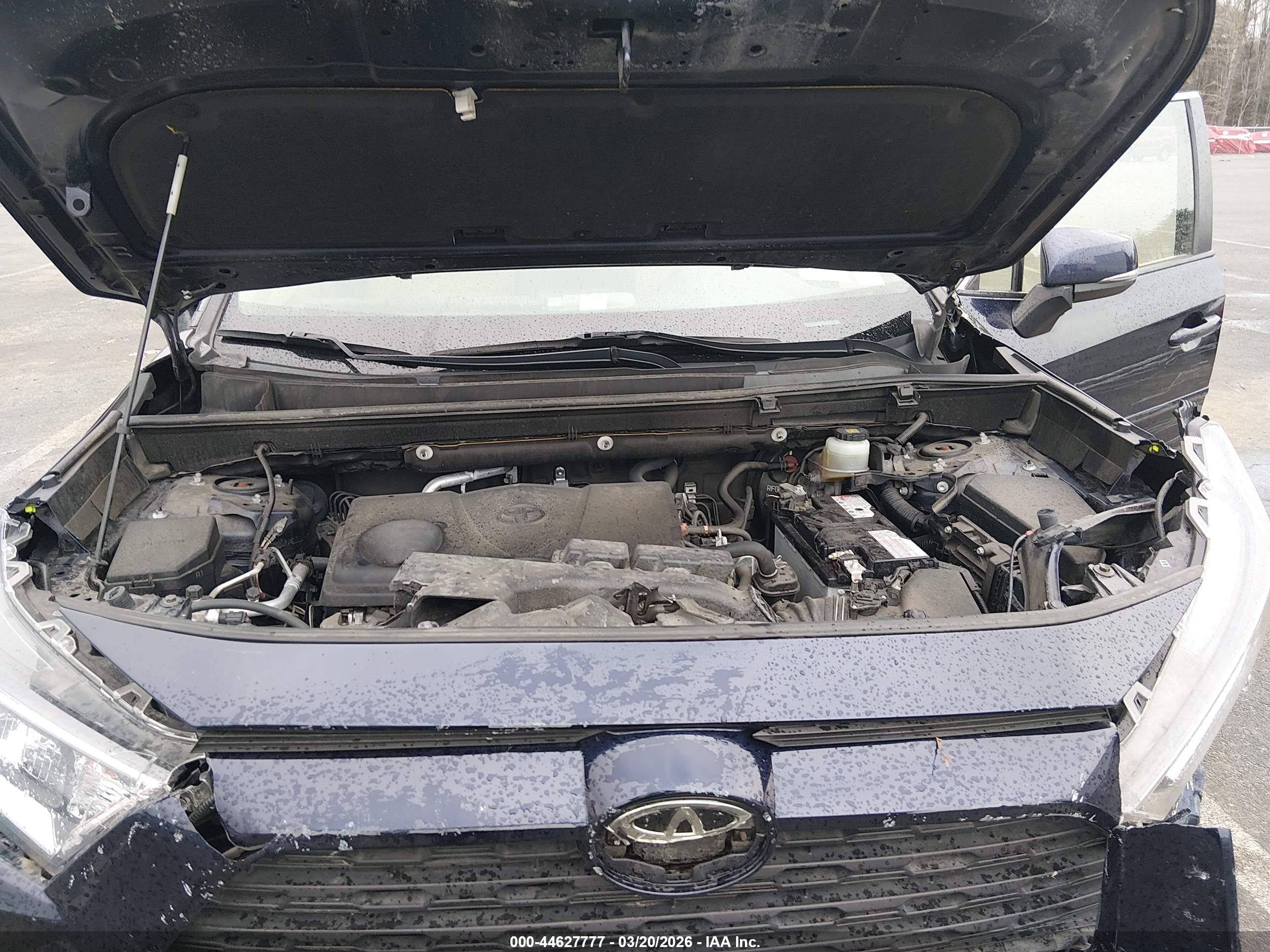 TOYOTA RAV4 image 10