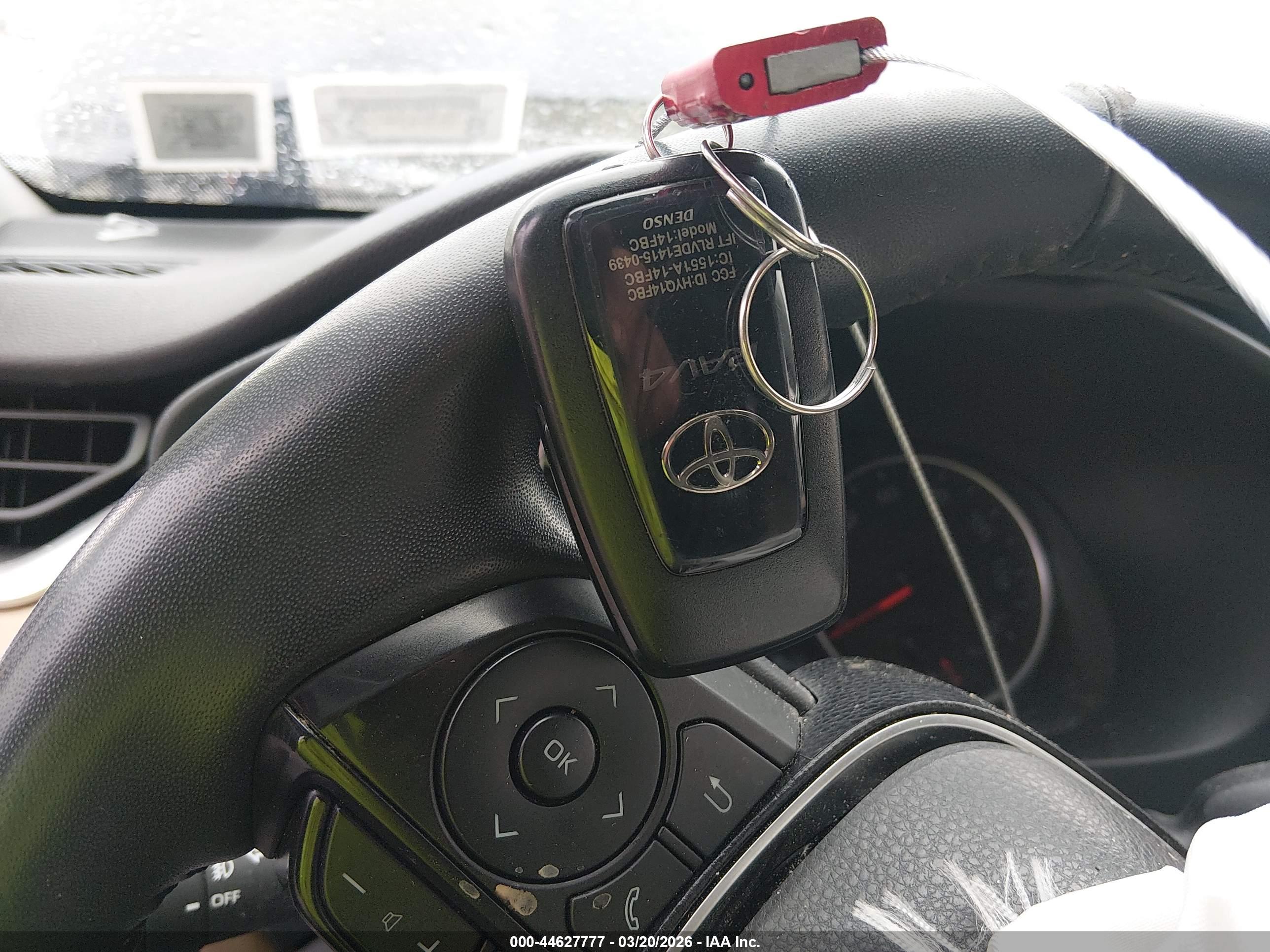 TOYOTA RAV4 image 11