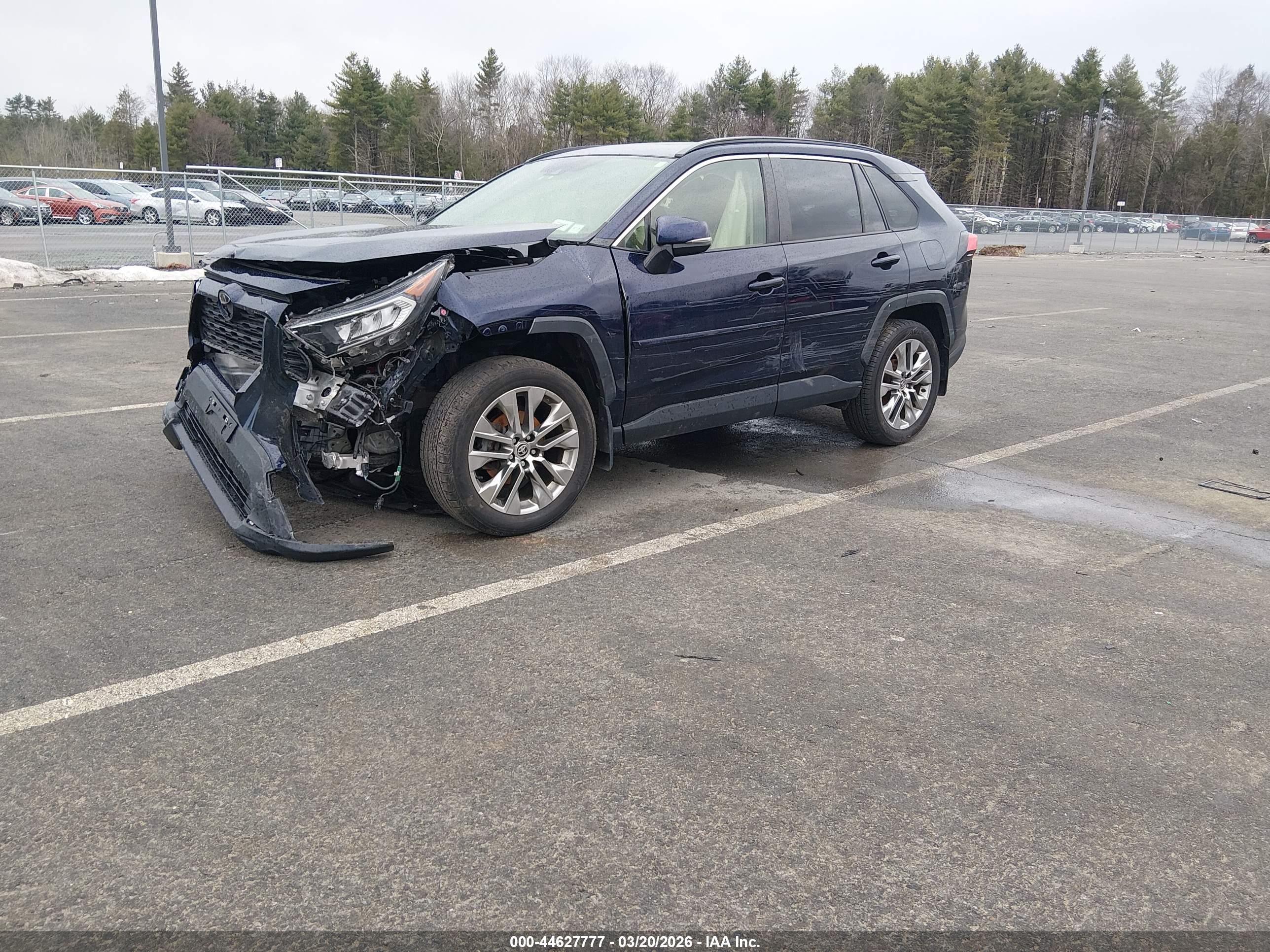 TOYOTA RAV4 image 2