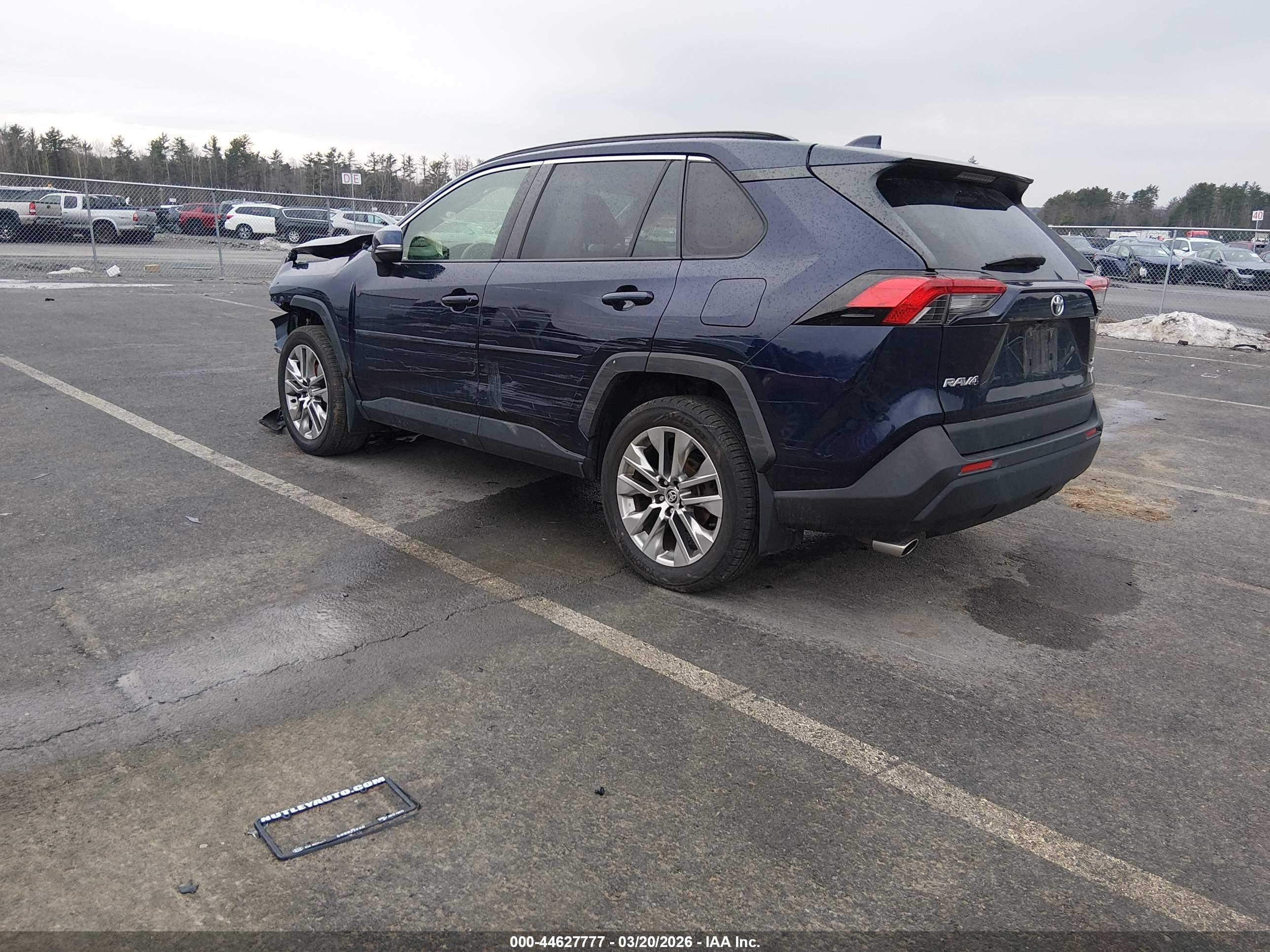 TOYOTA RAV4 image 3