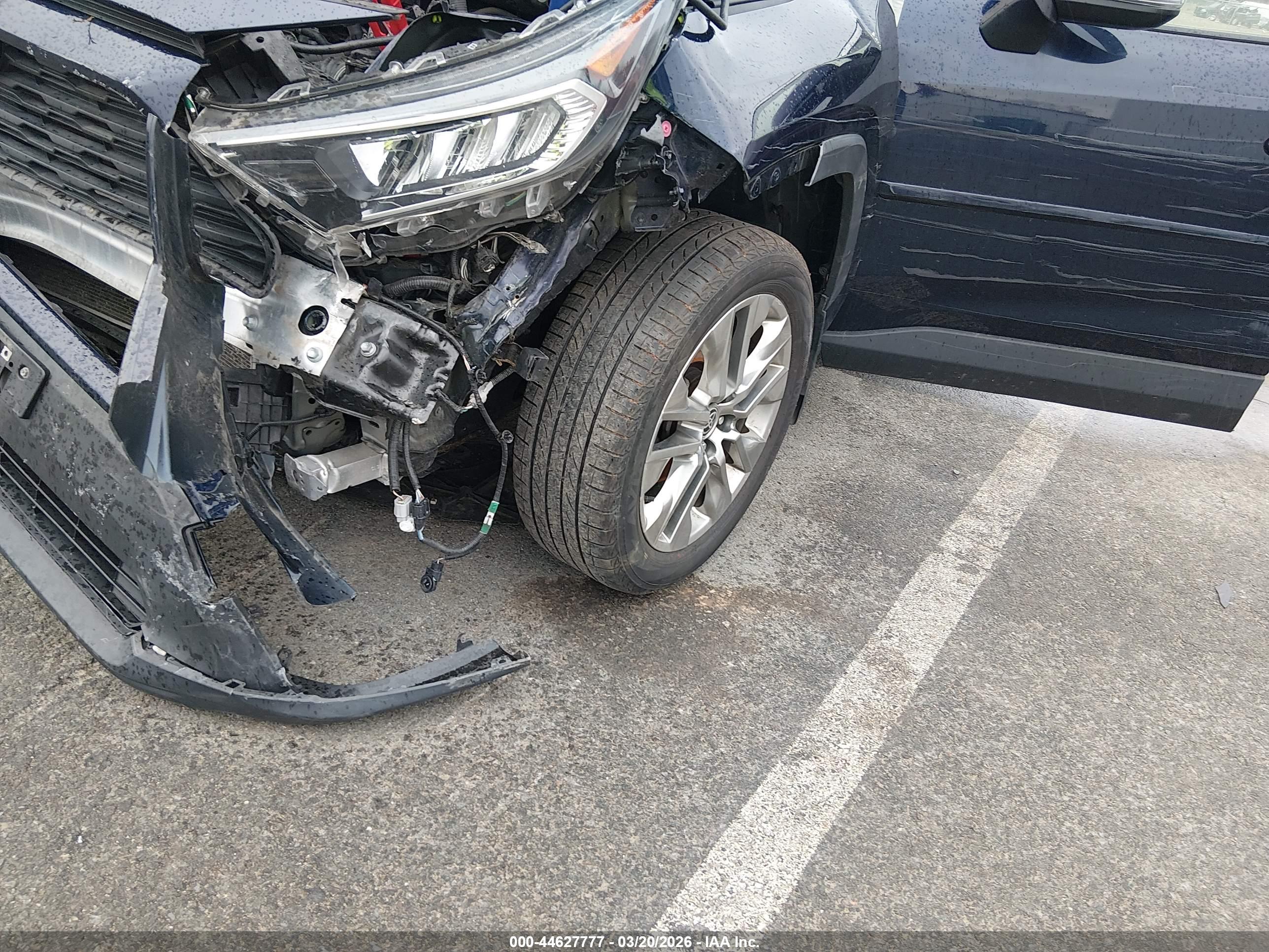 TOYOTA RAV4 image 6