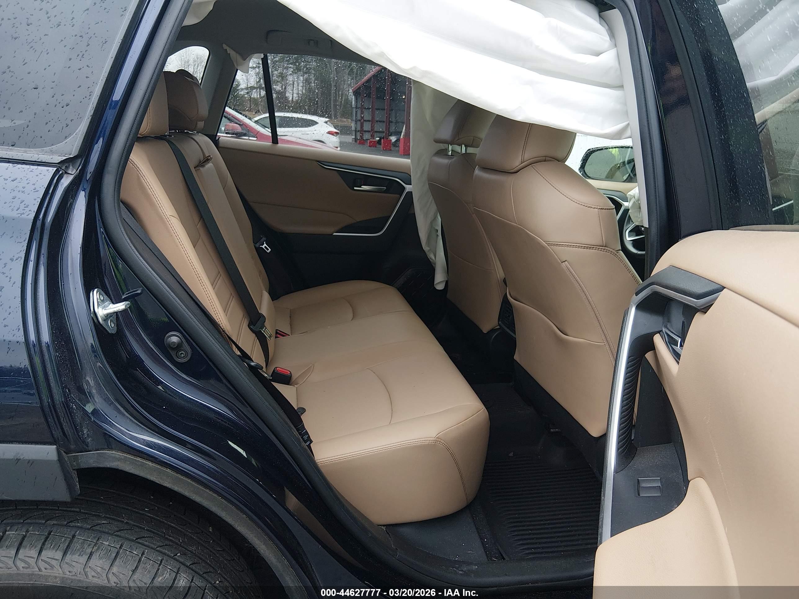 TOYOTA RAV4 image 8