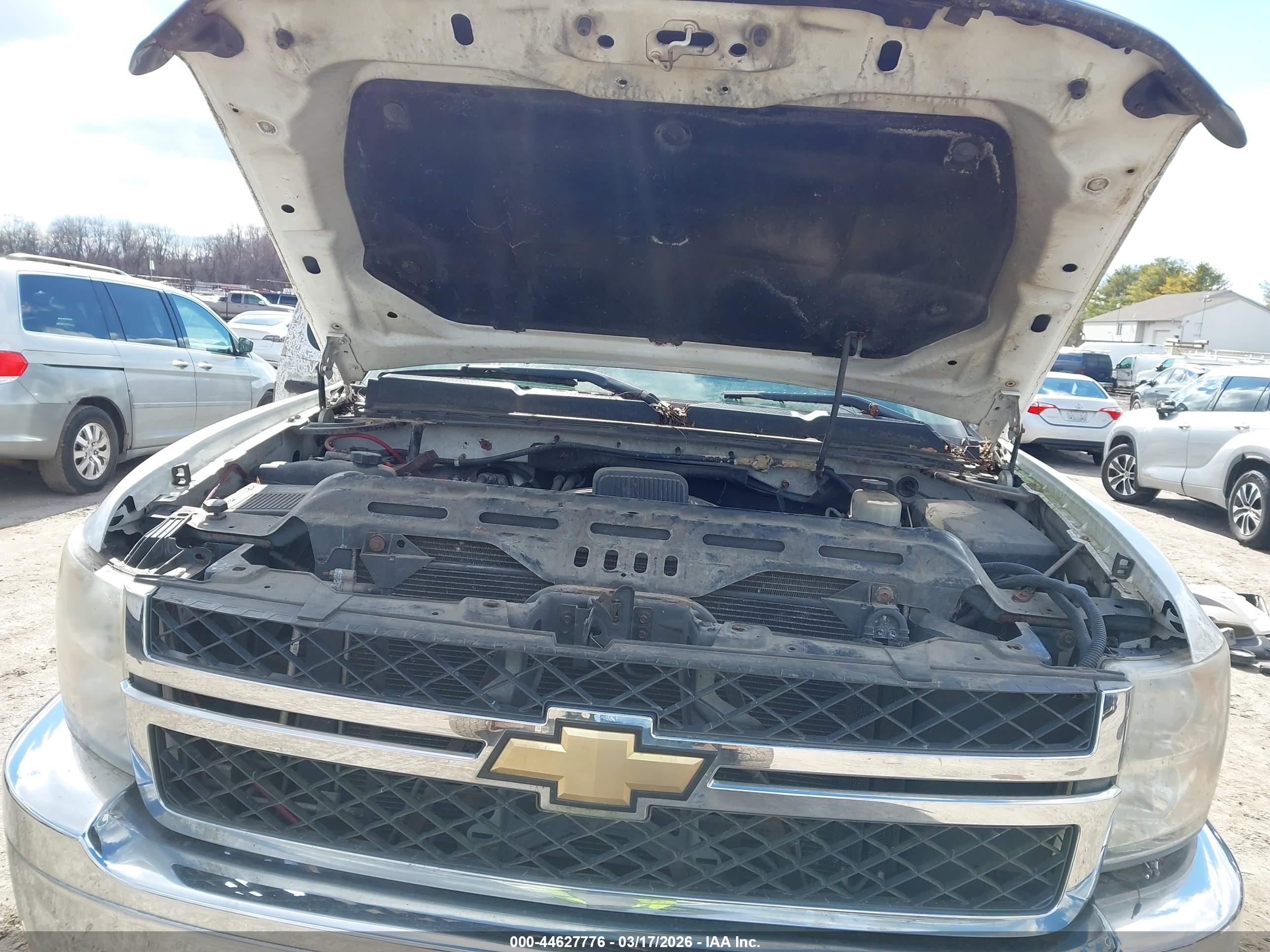CHEVROLET SILVERADO image 10