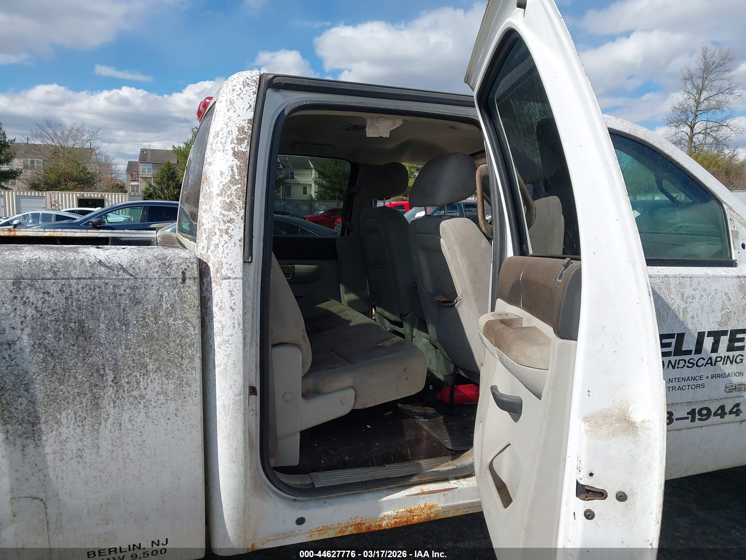 CHEVROLET SILVERADO image 8