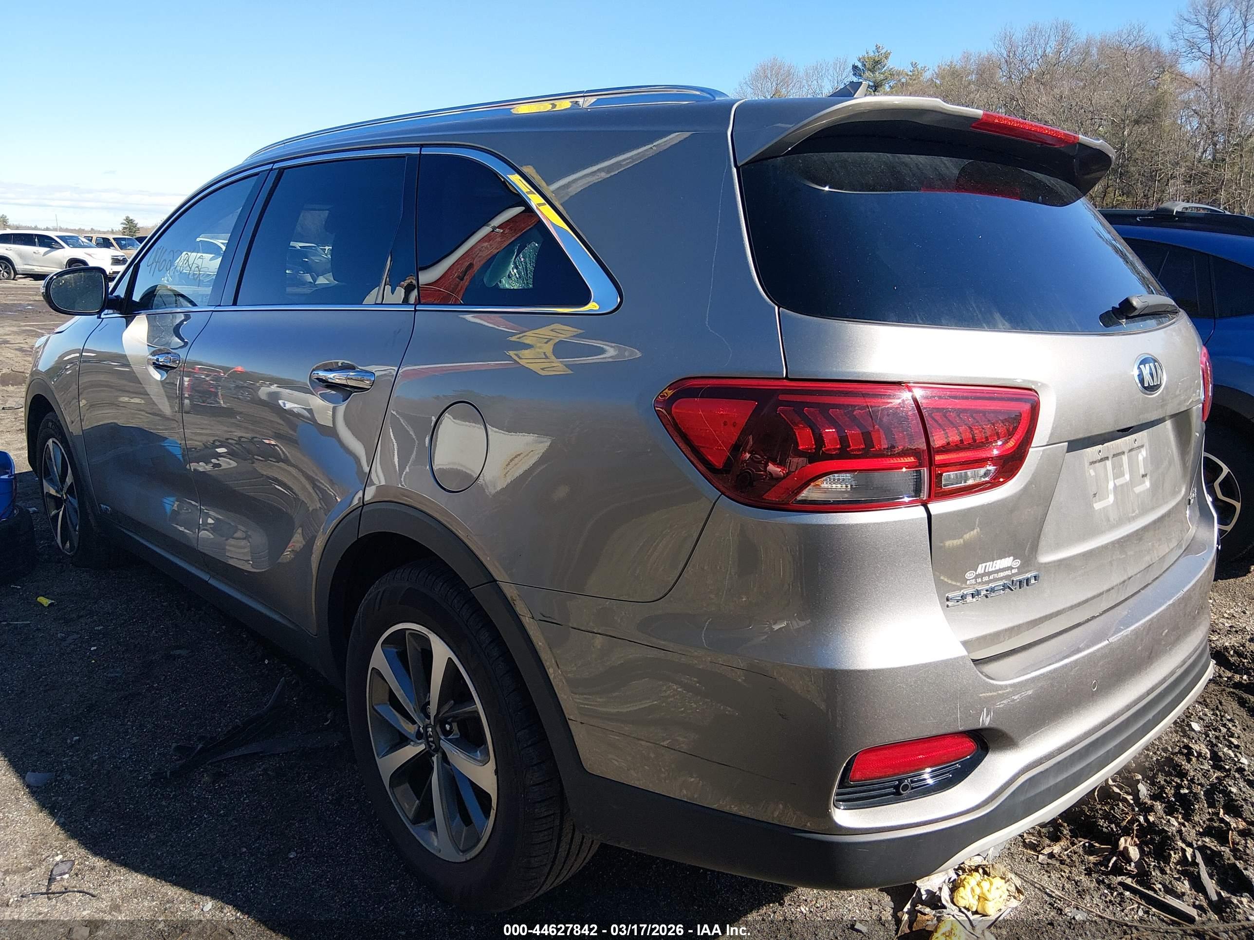 KIA SORENTO image 3