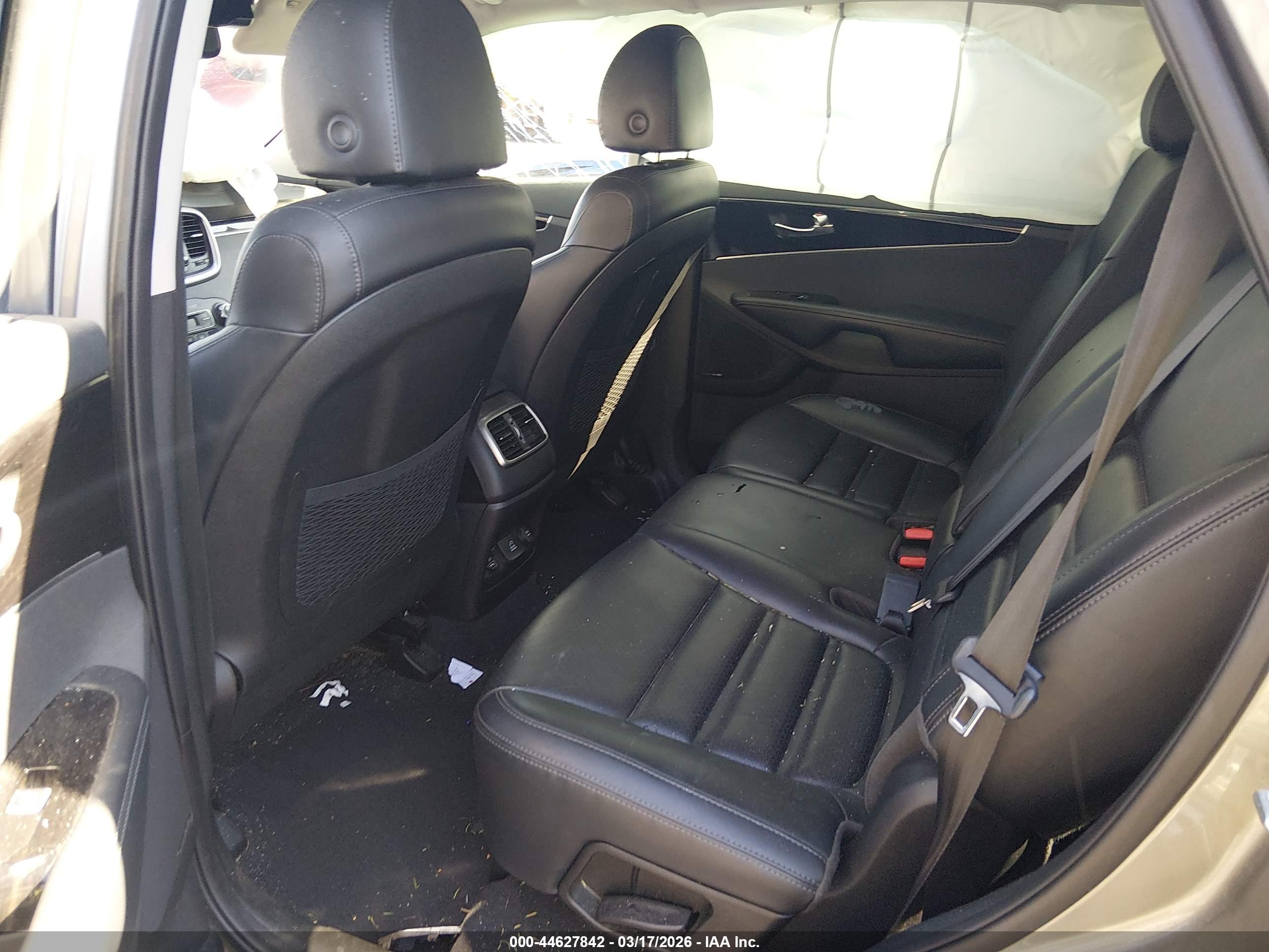 KIA SORENTO image 8