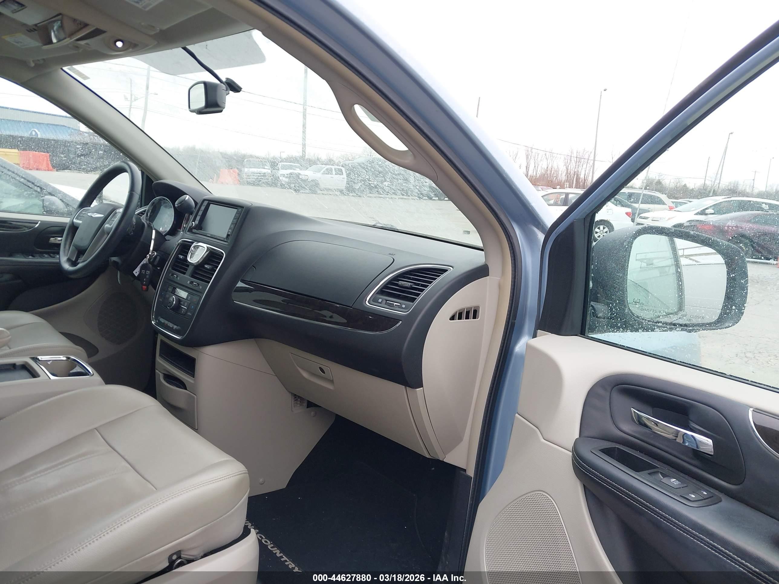 CHRYSLER TOWN image 5