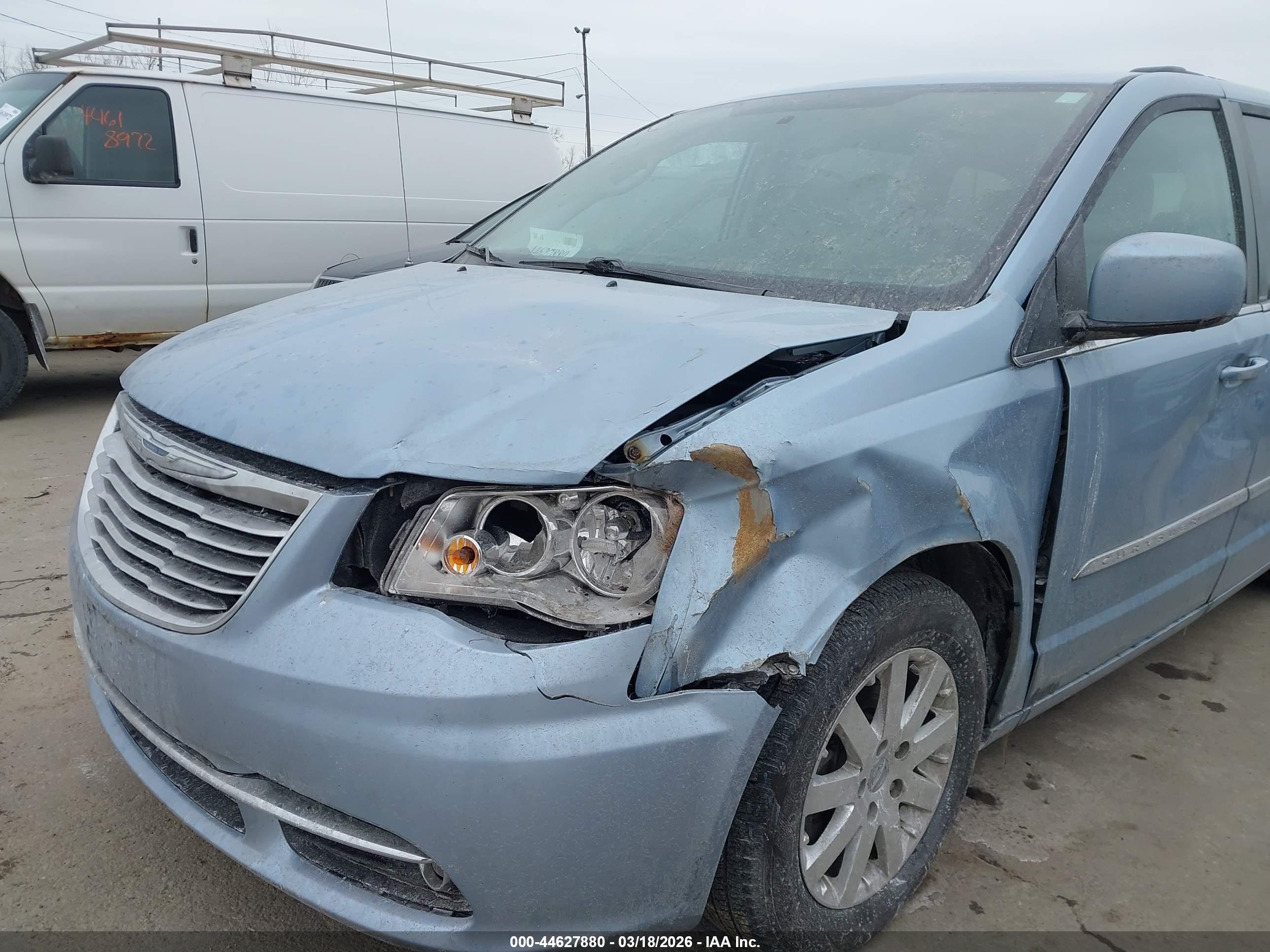 CHRYSLER TOWN image 6