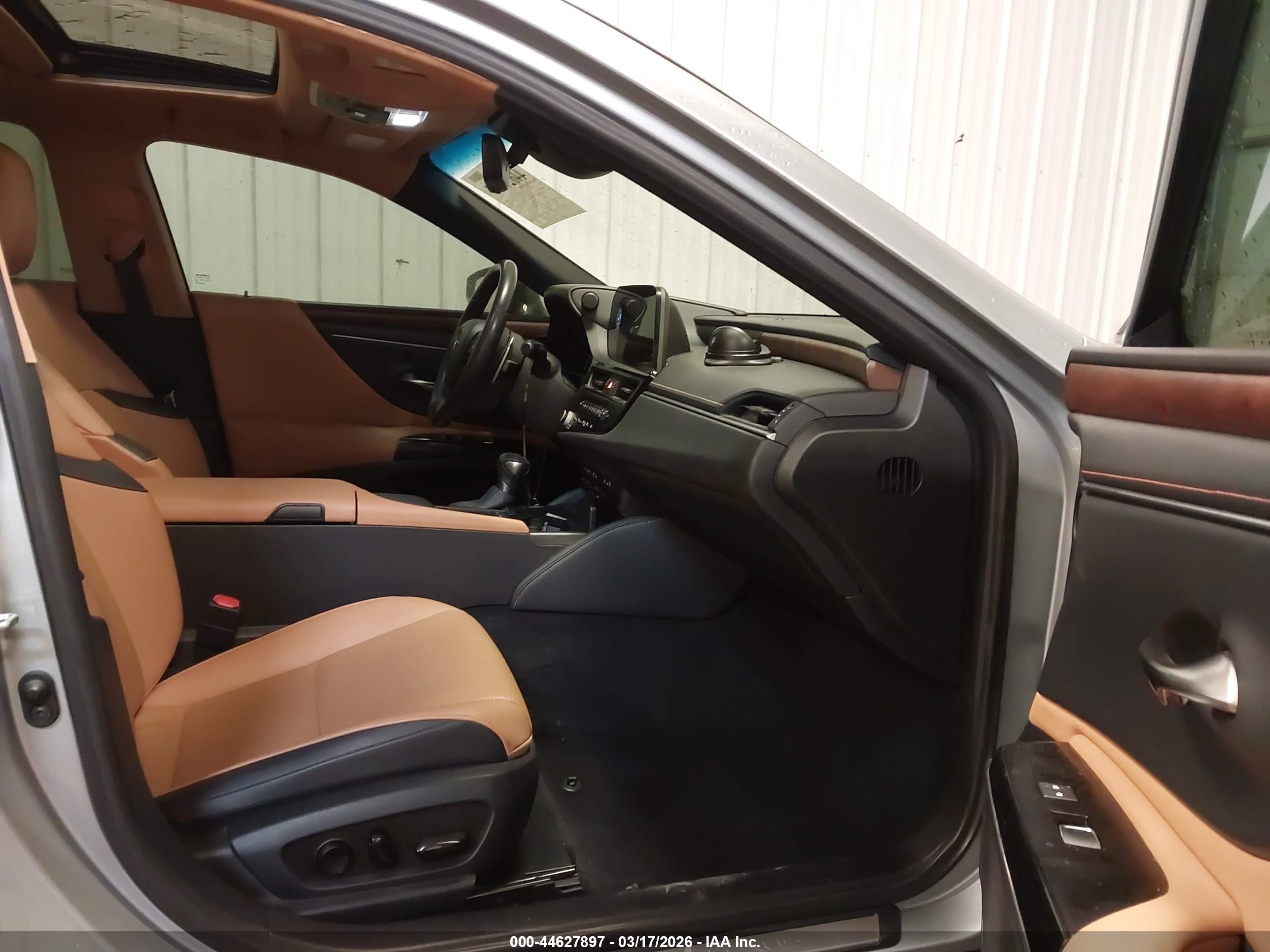 LEXUS ES image 5