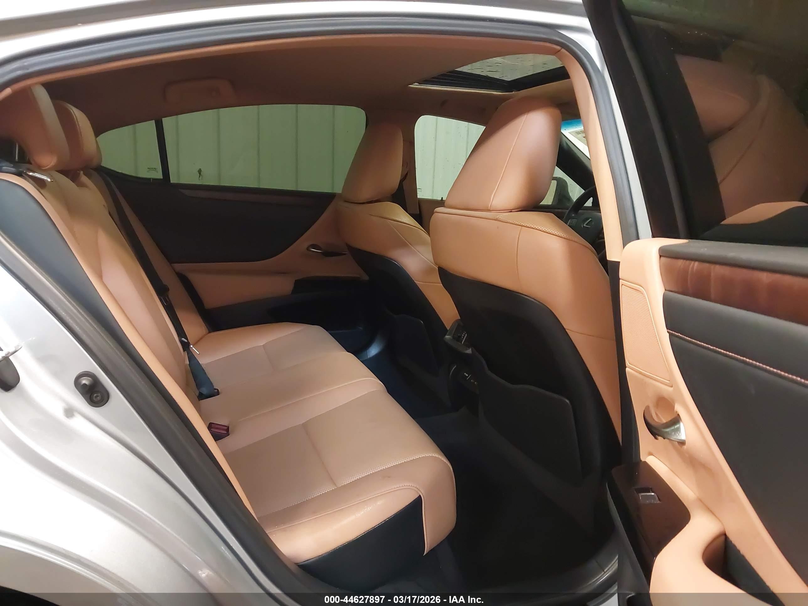 LEXUS ES image 8