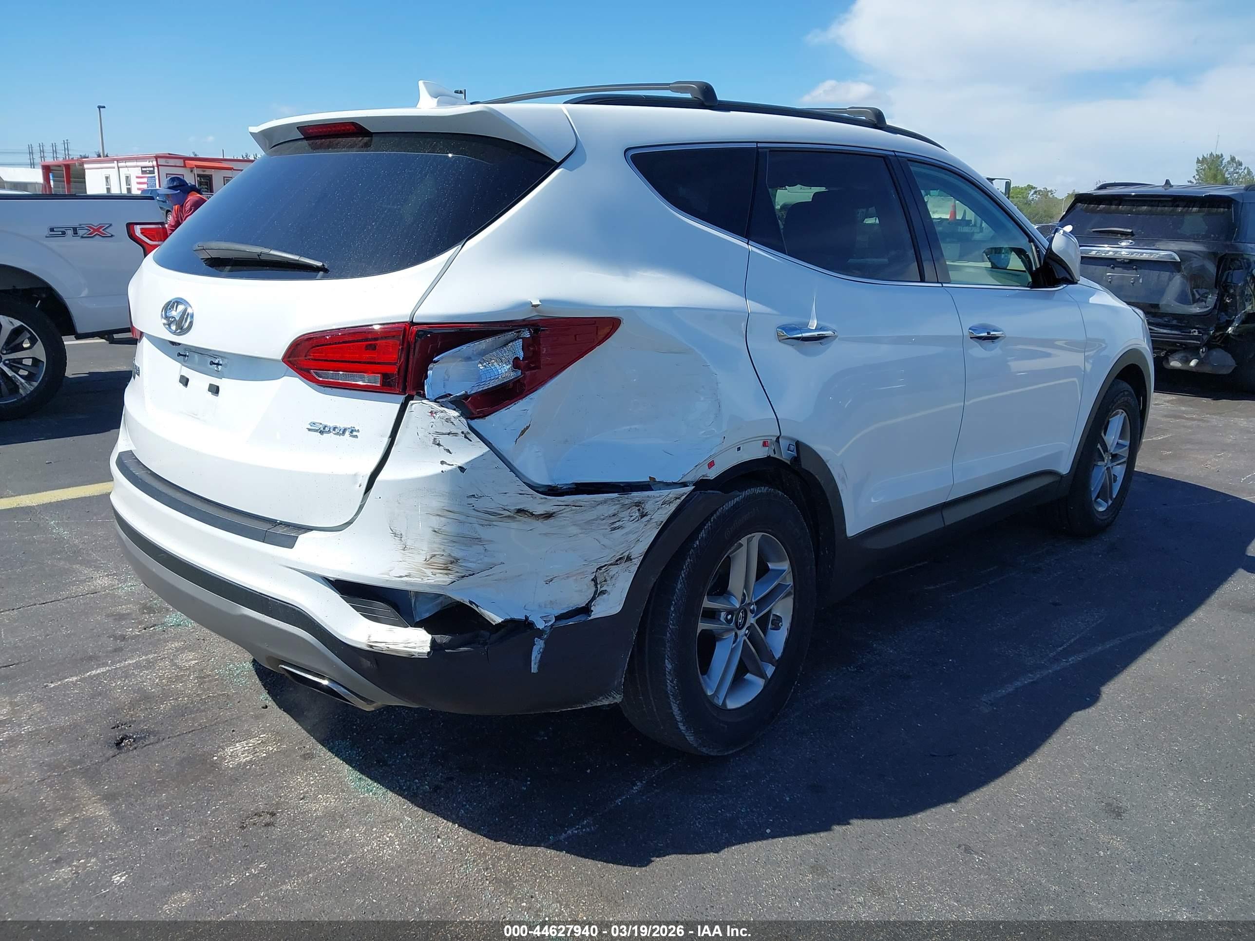 HYUNDAI SANTA image 6