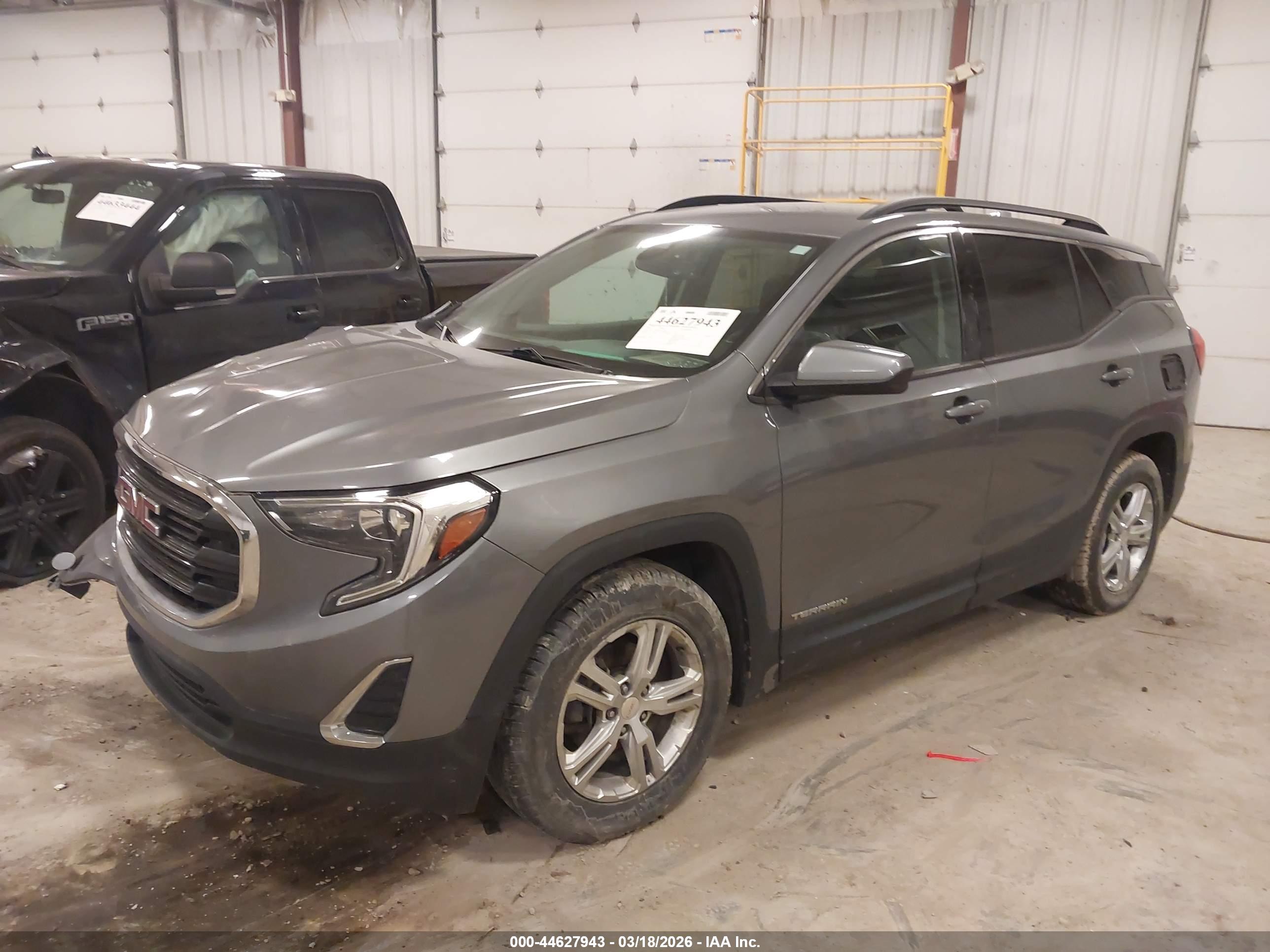 GMC TERRAIN image 2