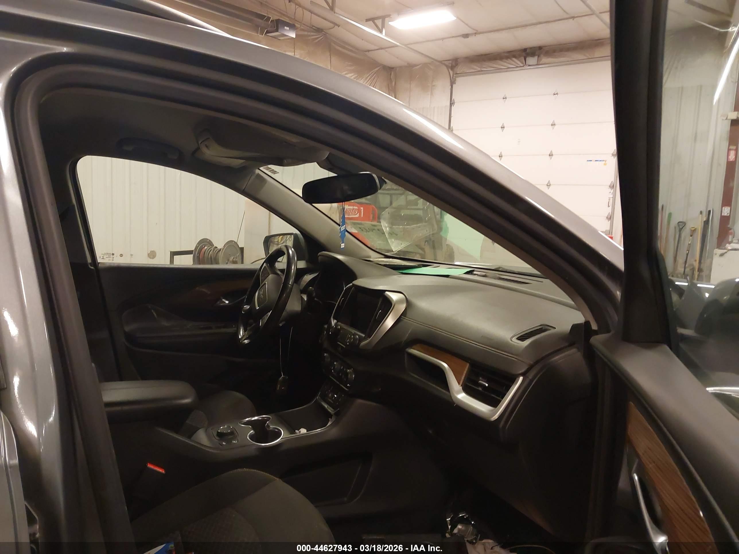 GMC TERRAIN image 5
