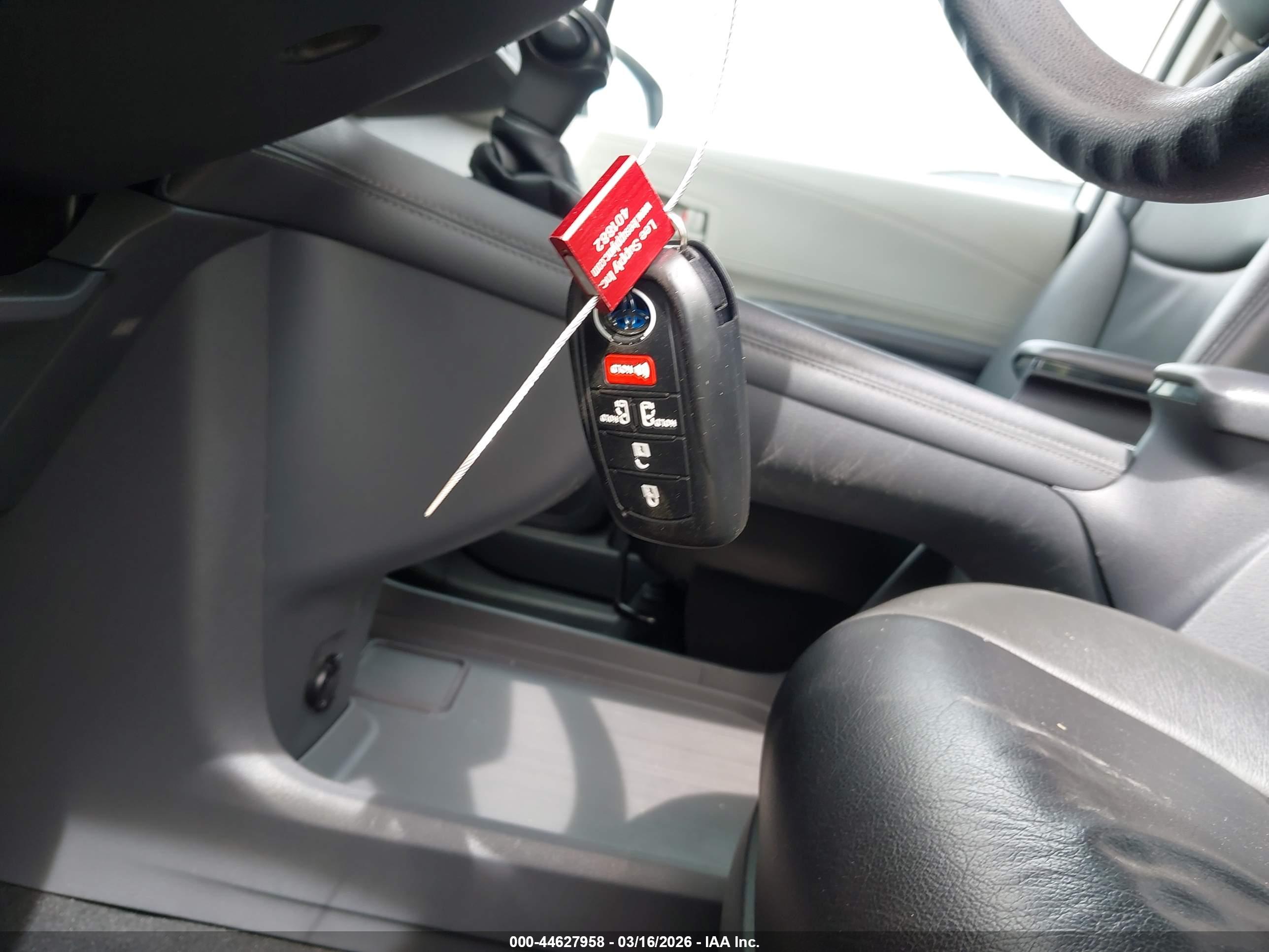 TOYOTA SIENNA image 11