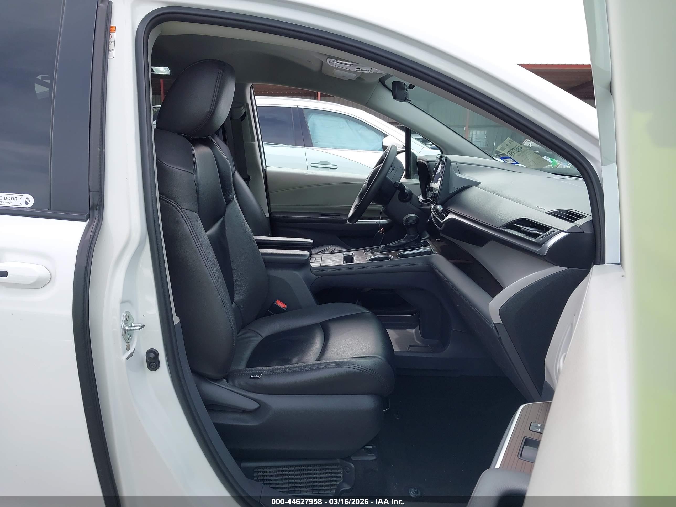 TOYOTA SIENNA image 5